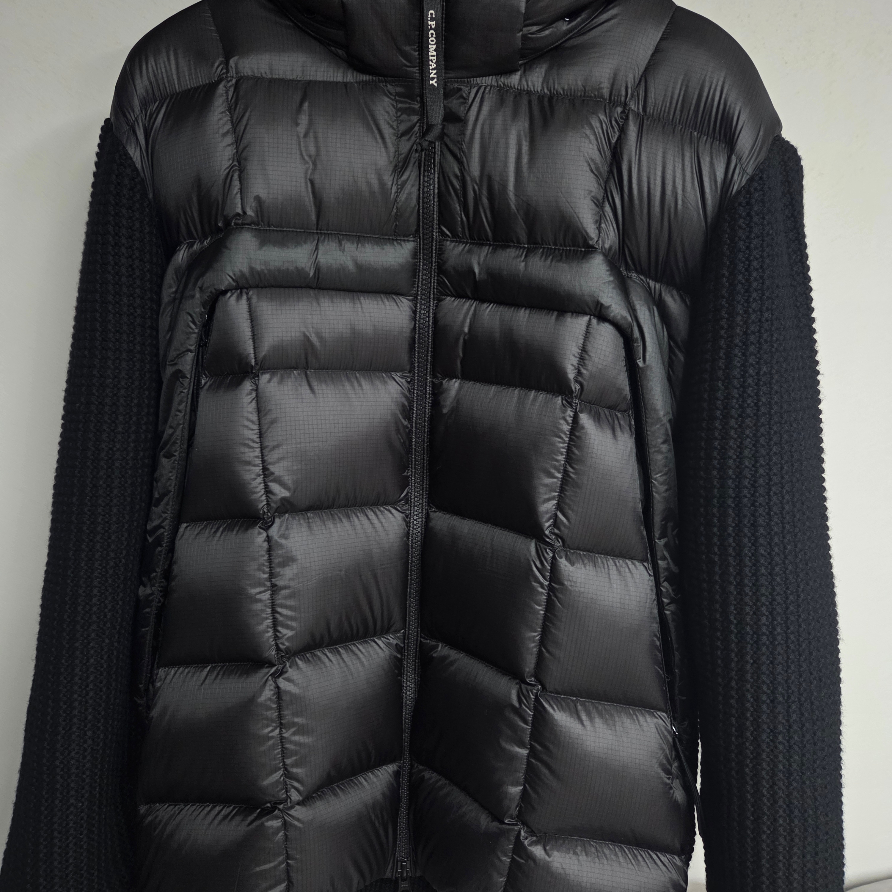 C.P. Company Extrafine Merino Wool Mixed Full Zip Goggle Sweater Black - 25FW 착용 스타일 - 1