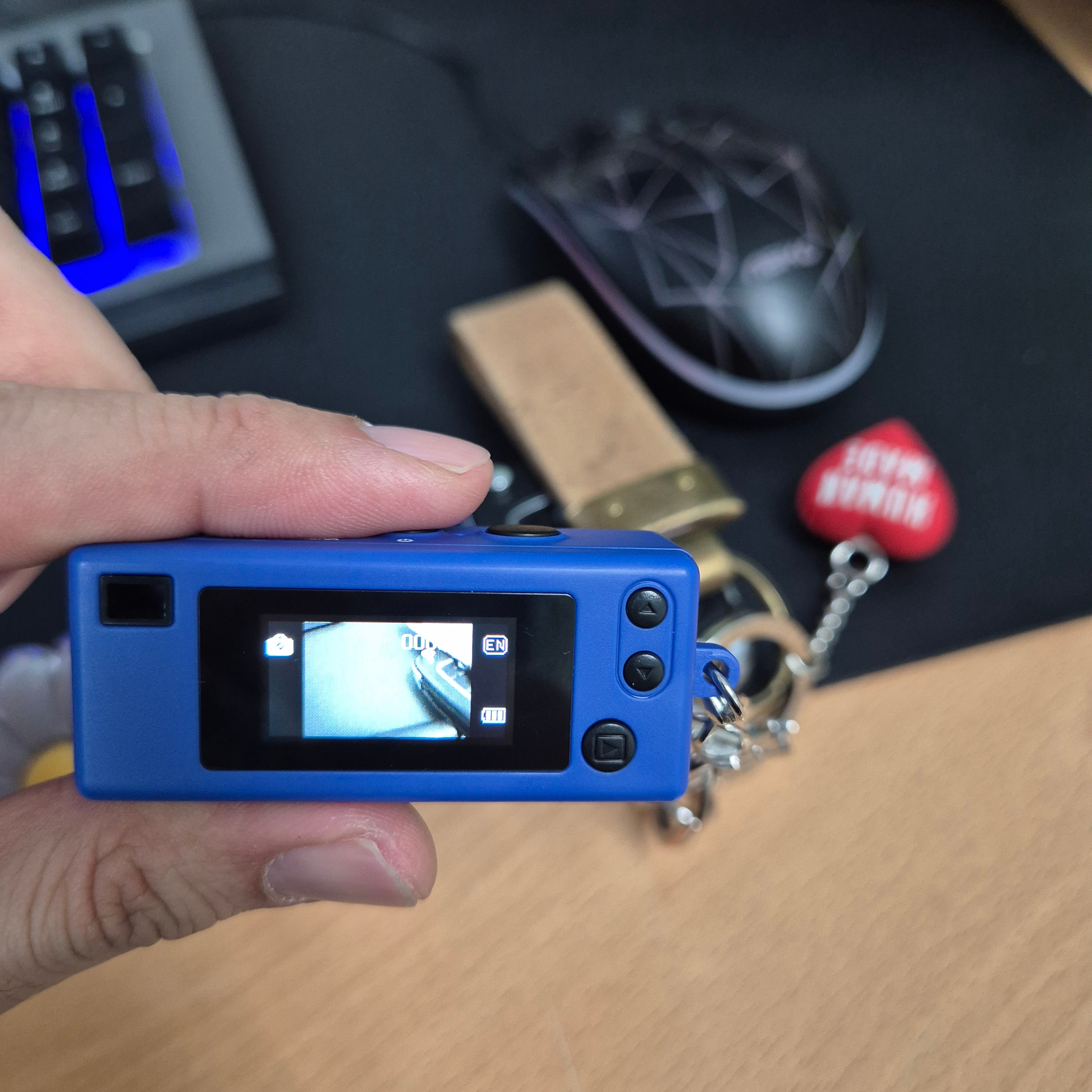 Kodak Charmera Key Chain Film Camera Sealed Case (1 Blind Box), Human Made Heart Rubber Key Chain Red 착용 스타일