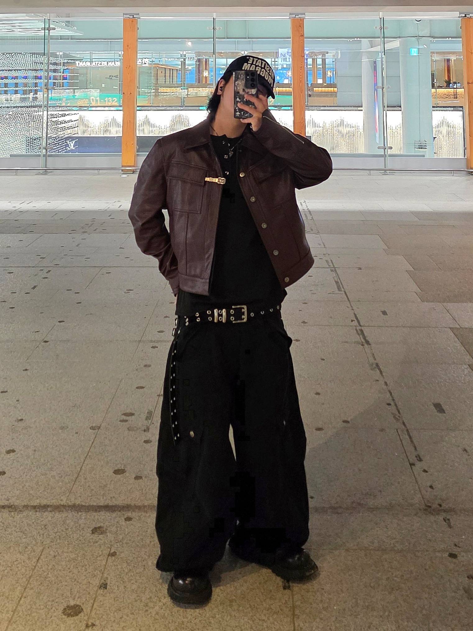 Haleine Trucker Faux Leather Jacket Burgundy (WJ346), Aoiro x Pog Service Hikari M65 Curved Pants Vintage Black 착용 스타일 - 2