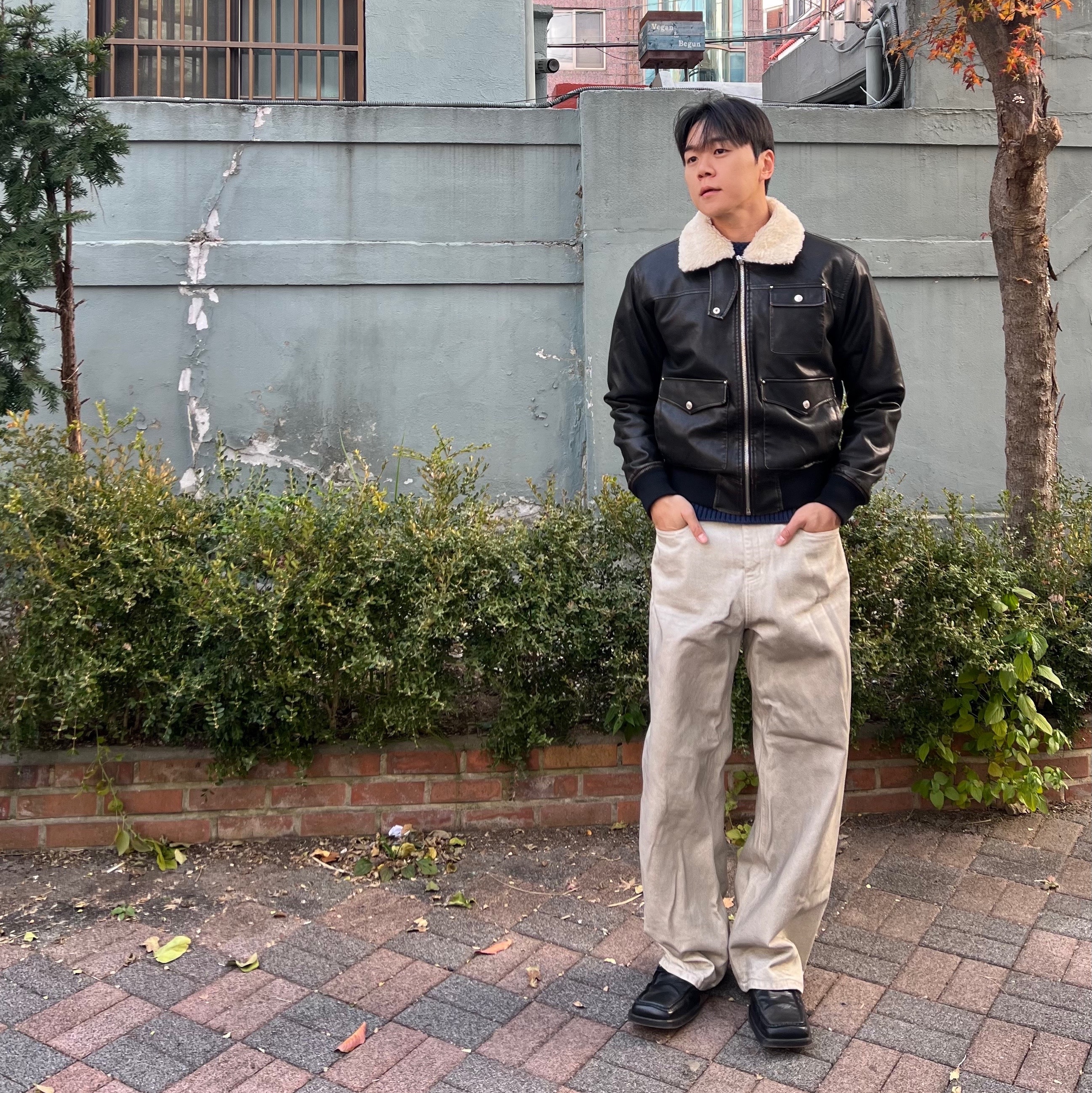 Nike x Martine Rose Shox MR4 Black, Nike x Martine Rose Shox MR4 White and Varsity Red 착용 스타일