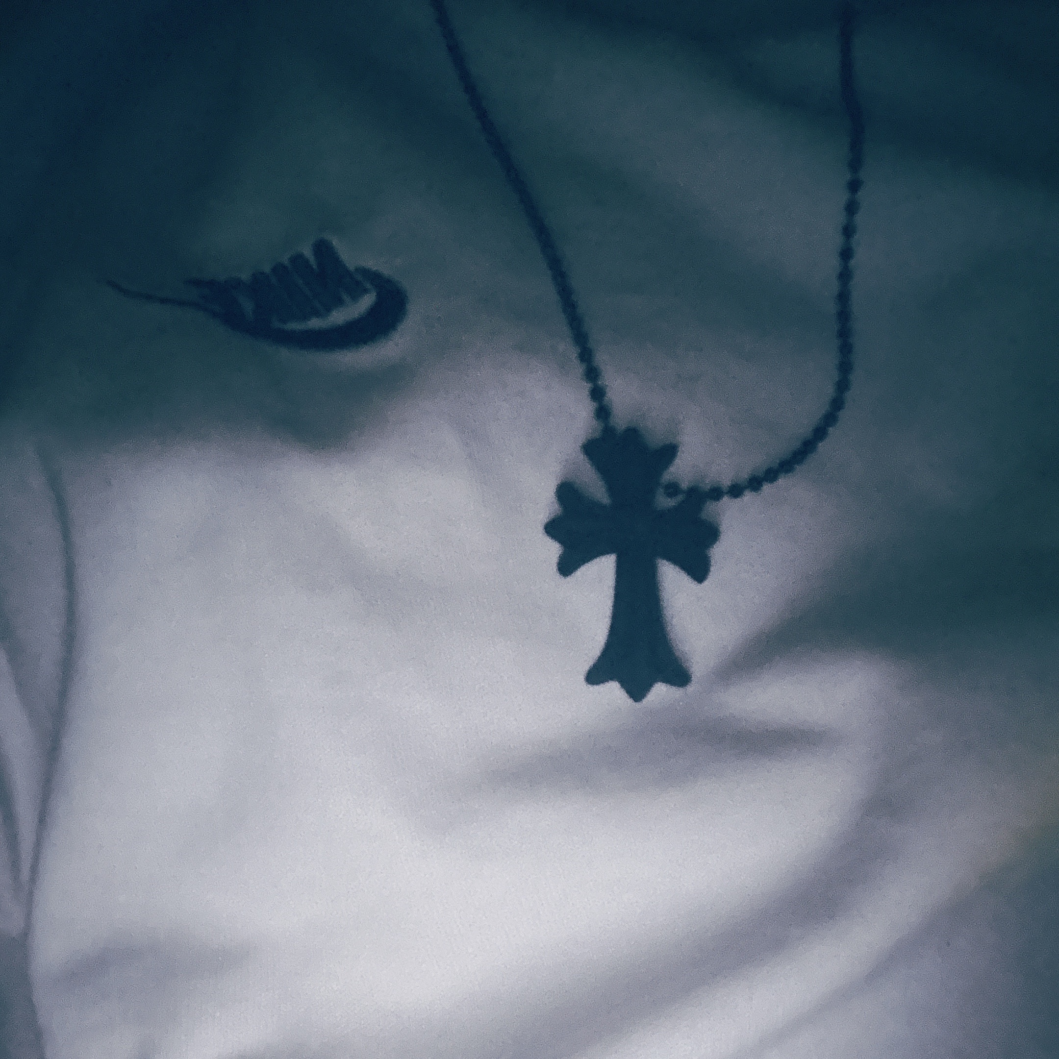 Chrome Hearts Silichrome CH Cross Pendant Black 2022/2023/2025, Nike x Peaceminusone LS T-Shirt White (DR0098-100) 착용 스타일 - 2
