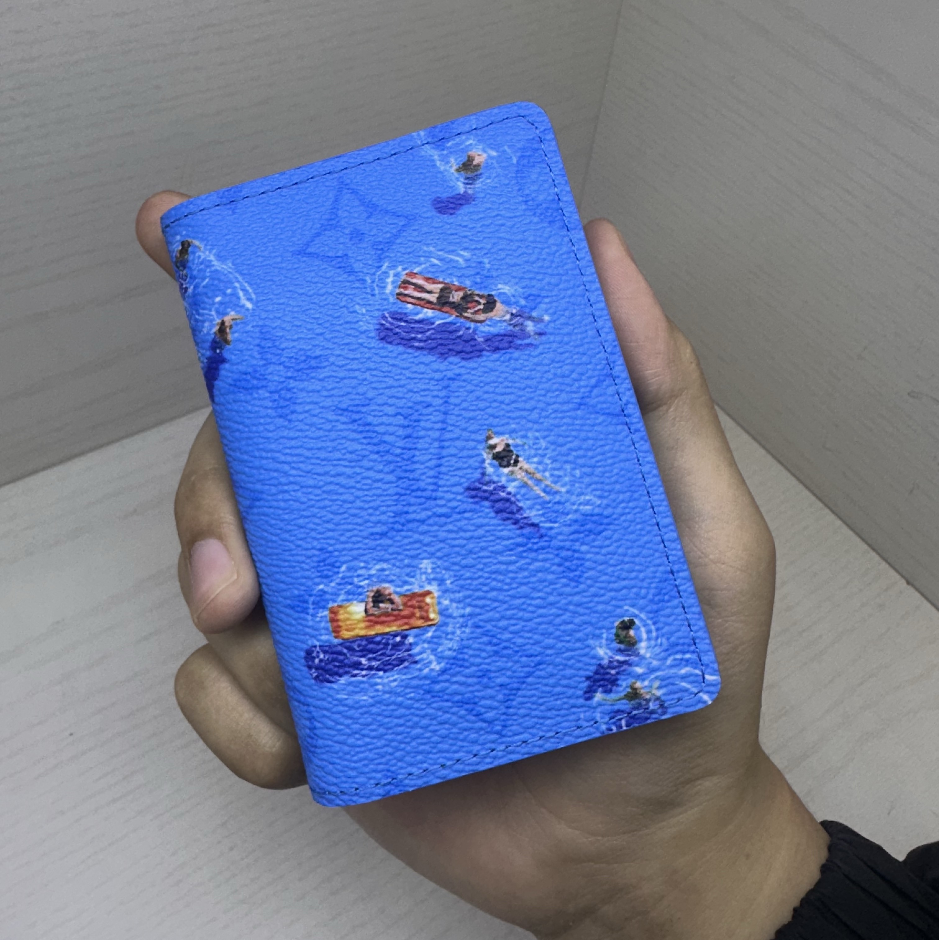 Louis Vuitton Pocket Organizer Blue lagoon 착용 스타일 - 1