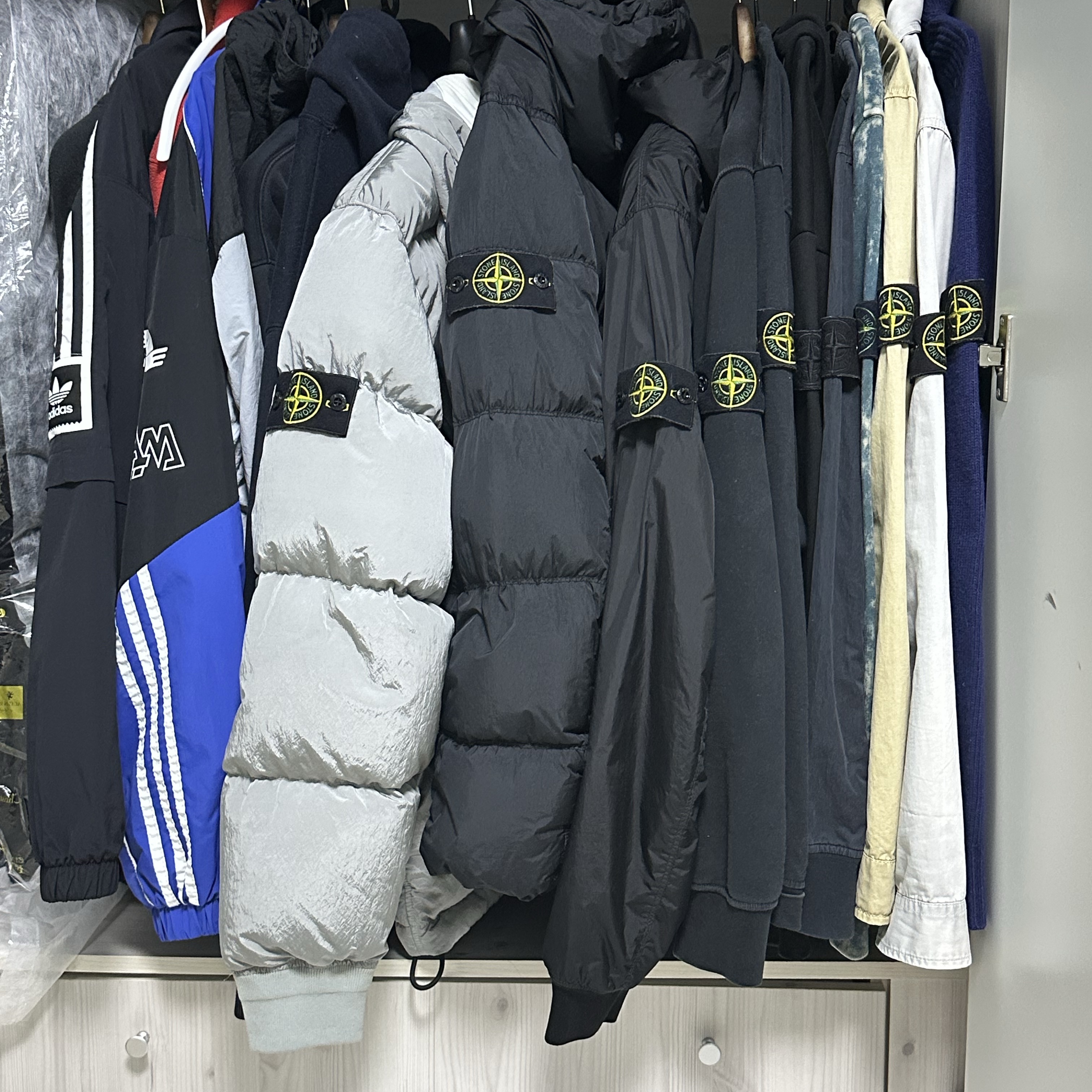 Stone Island 44508 Nylon Metal Down-TC Jacket Light Grey - 21FW 착용 스타일