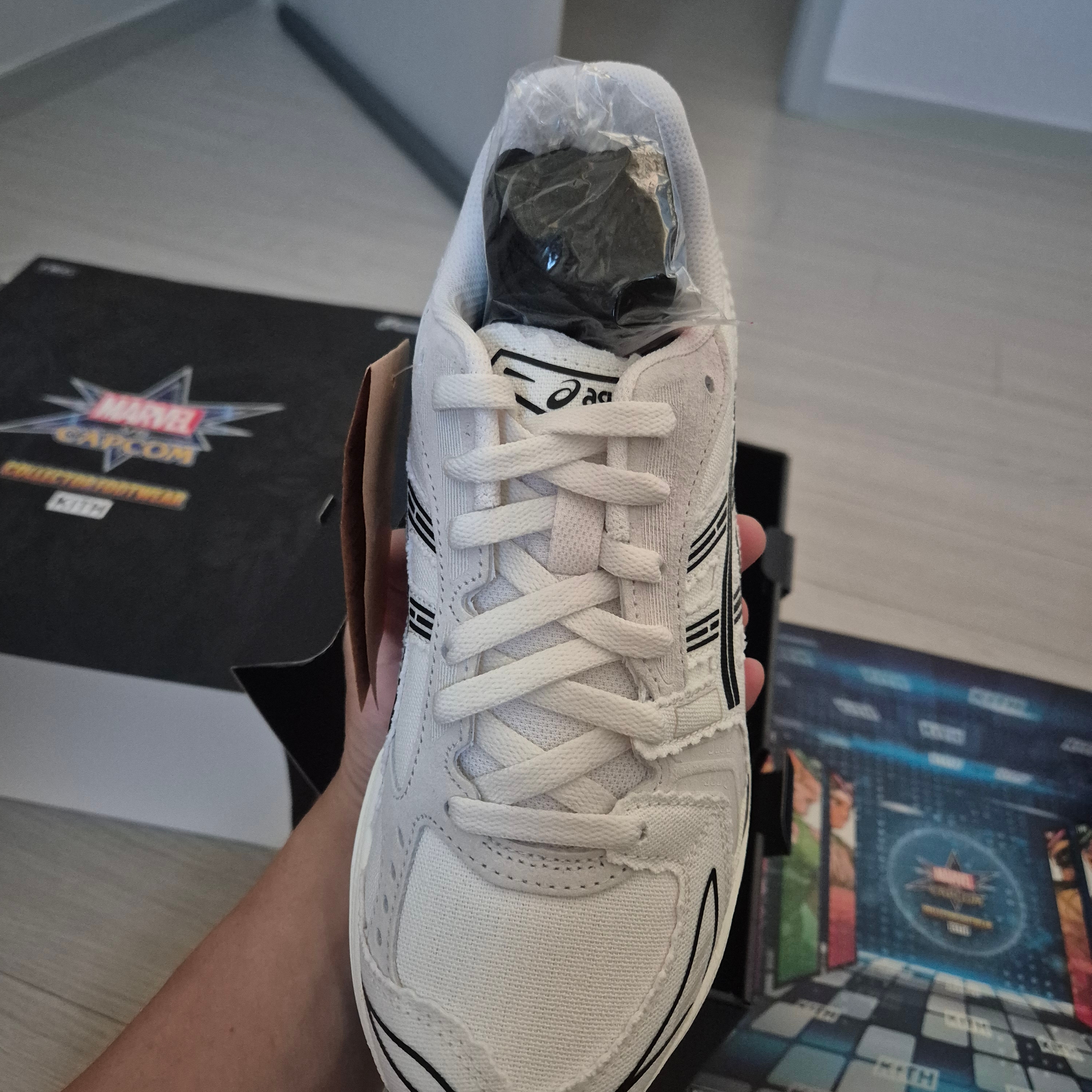 Asics x Kith x Marvel vs. Capcom Gel-Kayano 14 Ryu Coconut Milk Black 착용 스타일 - 8
