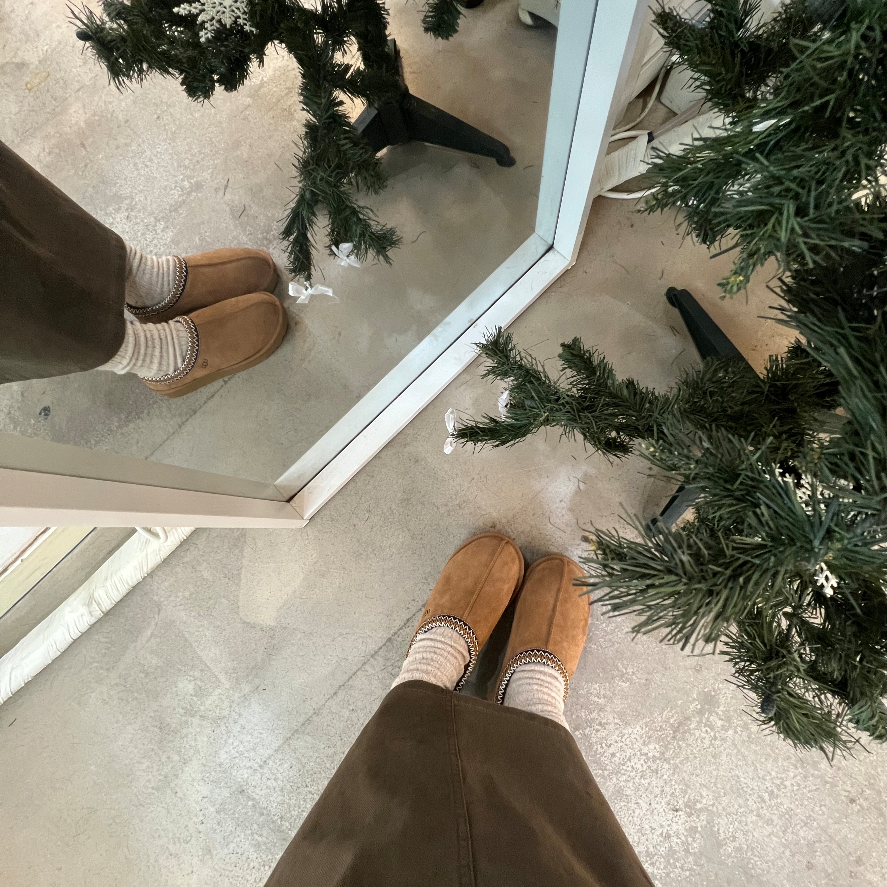 (W) UGG Tasman II Chestnut 착용 스타일 - 3