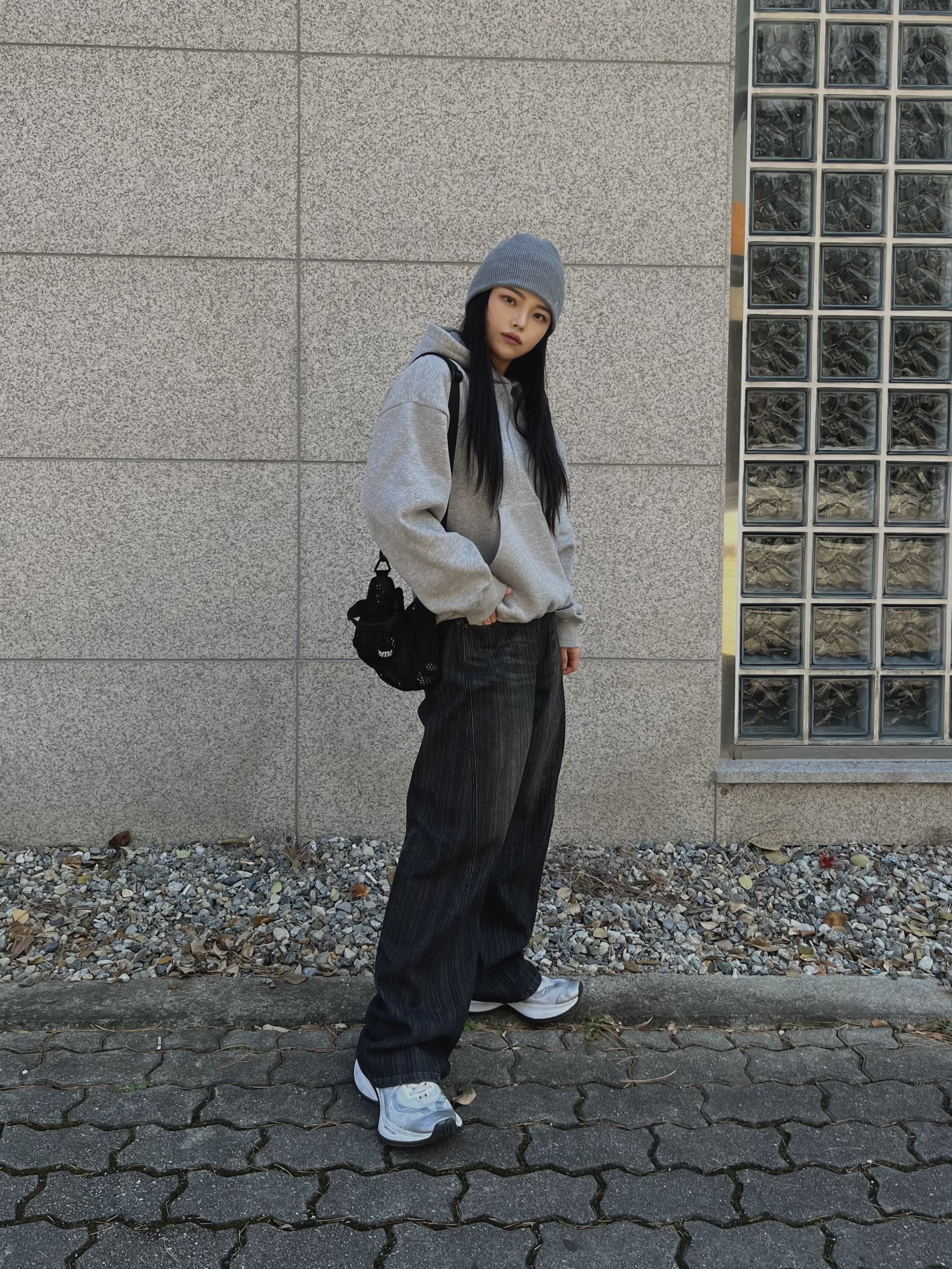 Supreme Mesh Mini Duffle Bag Black - 25SS, Balenciaga Circuit Sneaker White Silver 착용 스타일 - 1
