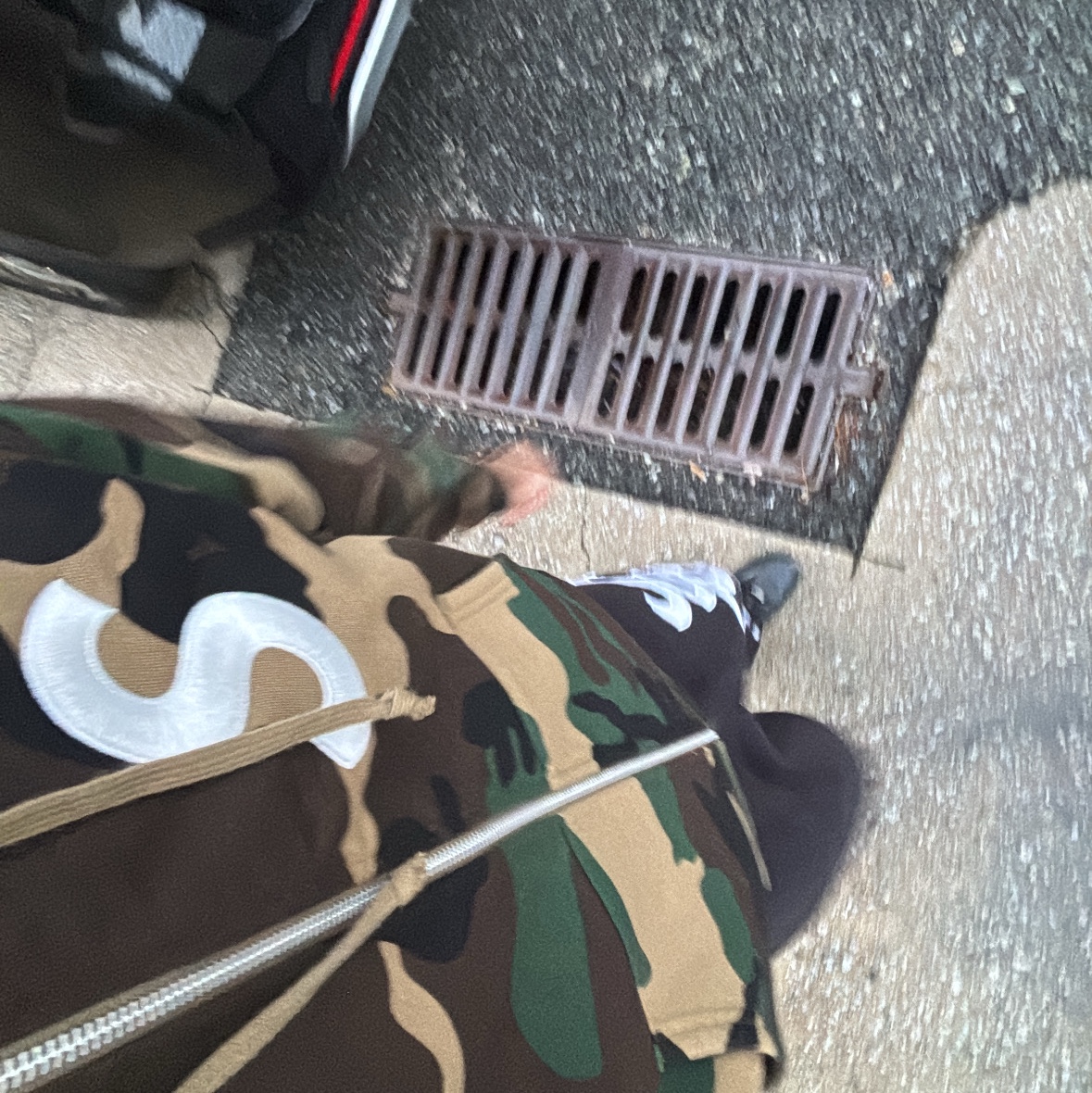 Supreme S Logo Zip Up Hooded Sweatshirt Woodland Camo - 25FW, Supreme Satin Applique Sweatpant Black - 25FW 착용 스타일