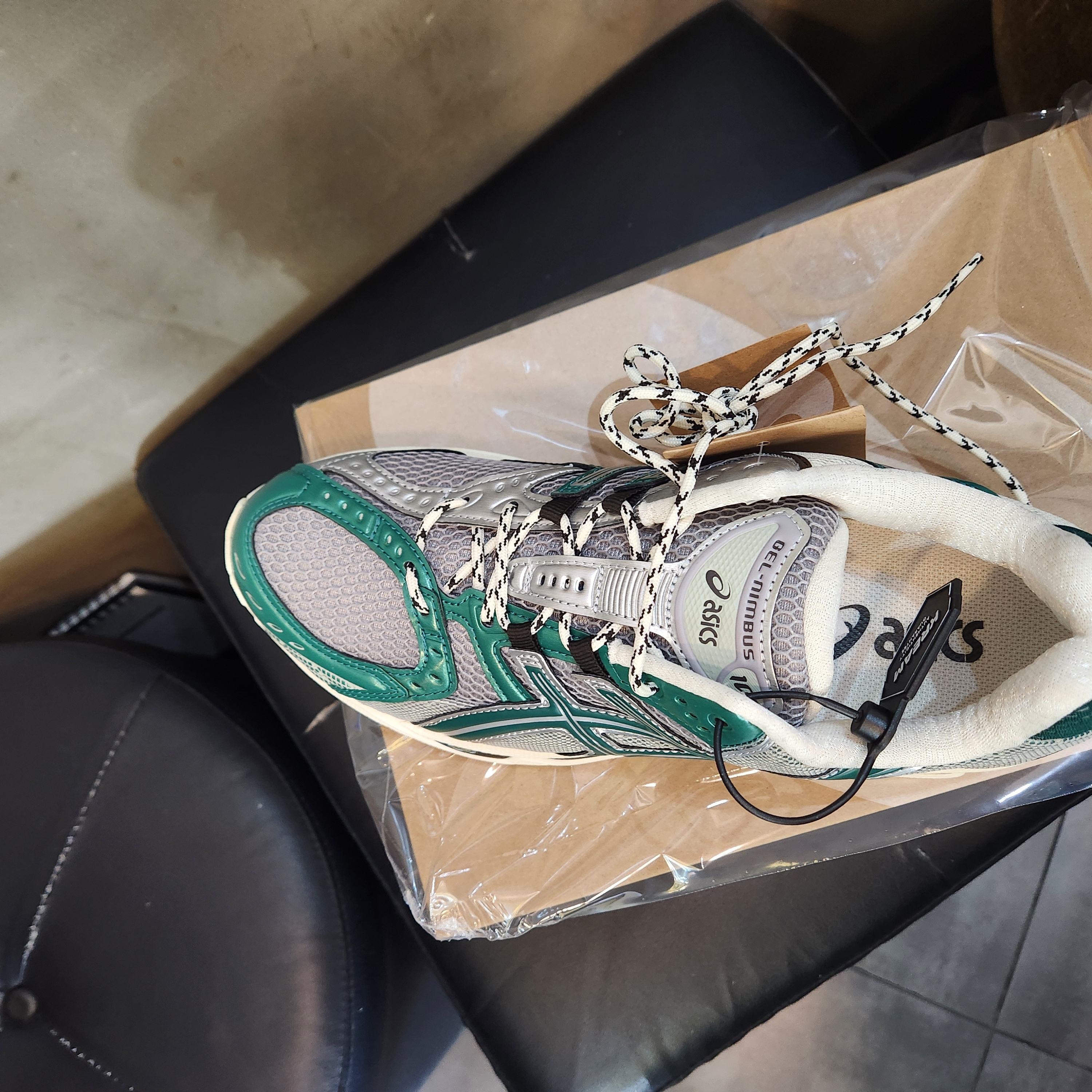 Asics Gel-Nimbus 10.1 Silver Green Metallic 착용 스타일 - 2