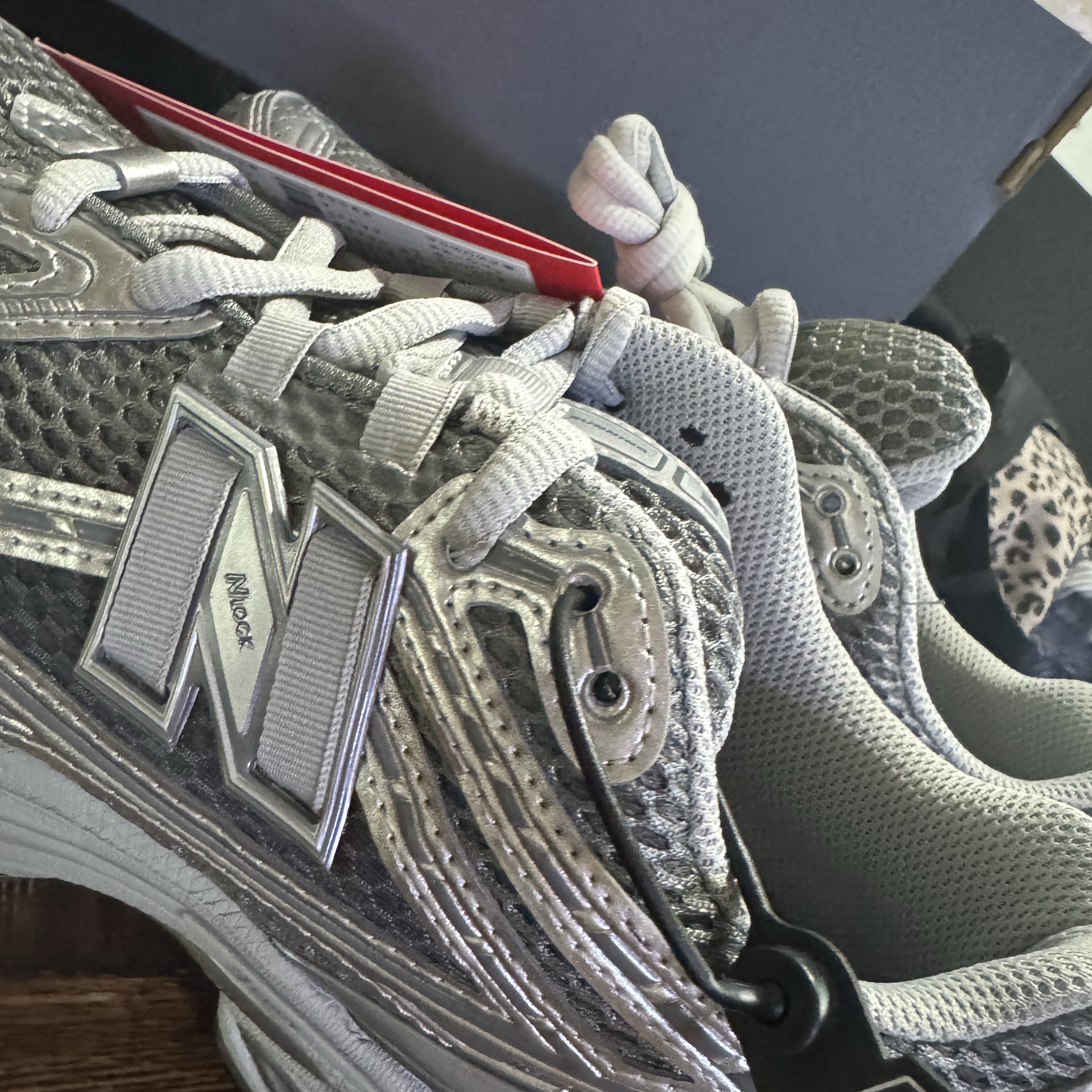 New Balance 1906R Harbor Grey Silver Metalic 착용 스타일 - 2