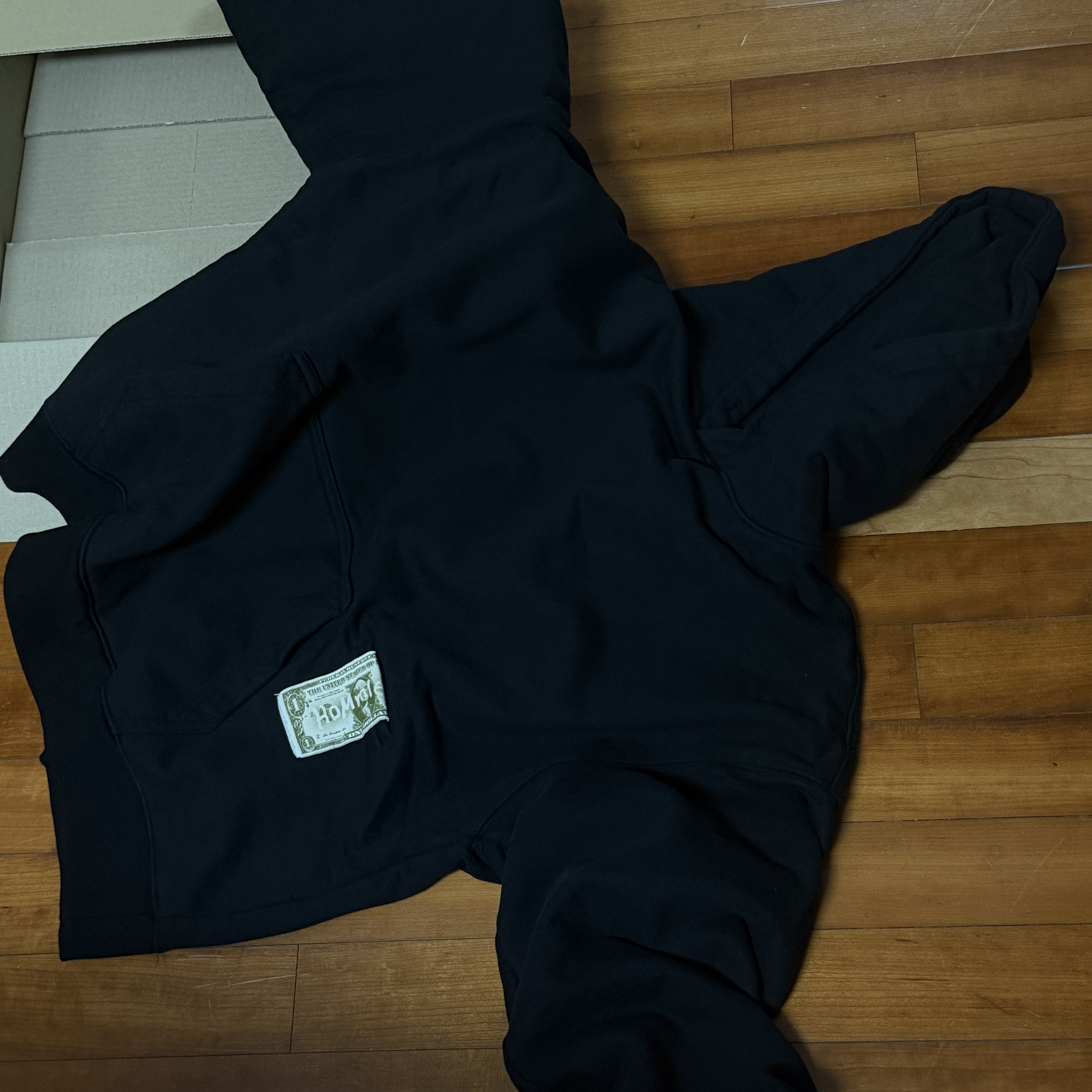 Hommless Bill Pocket Heavy Hoodie Black 착용 스타일 - 2
