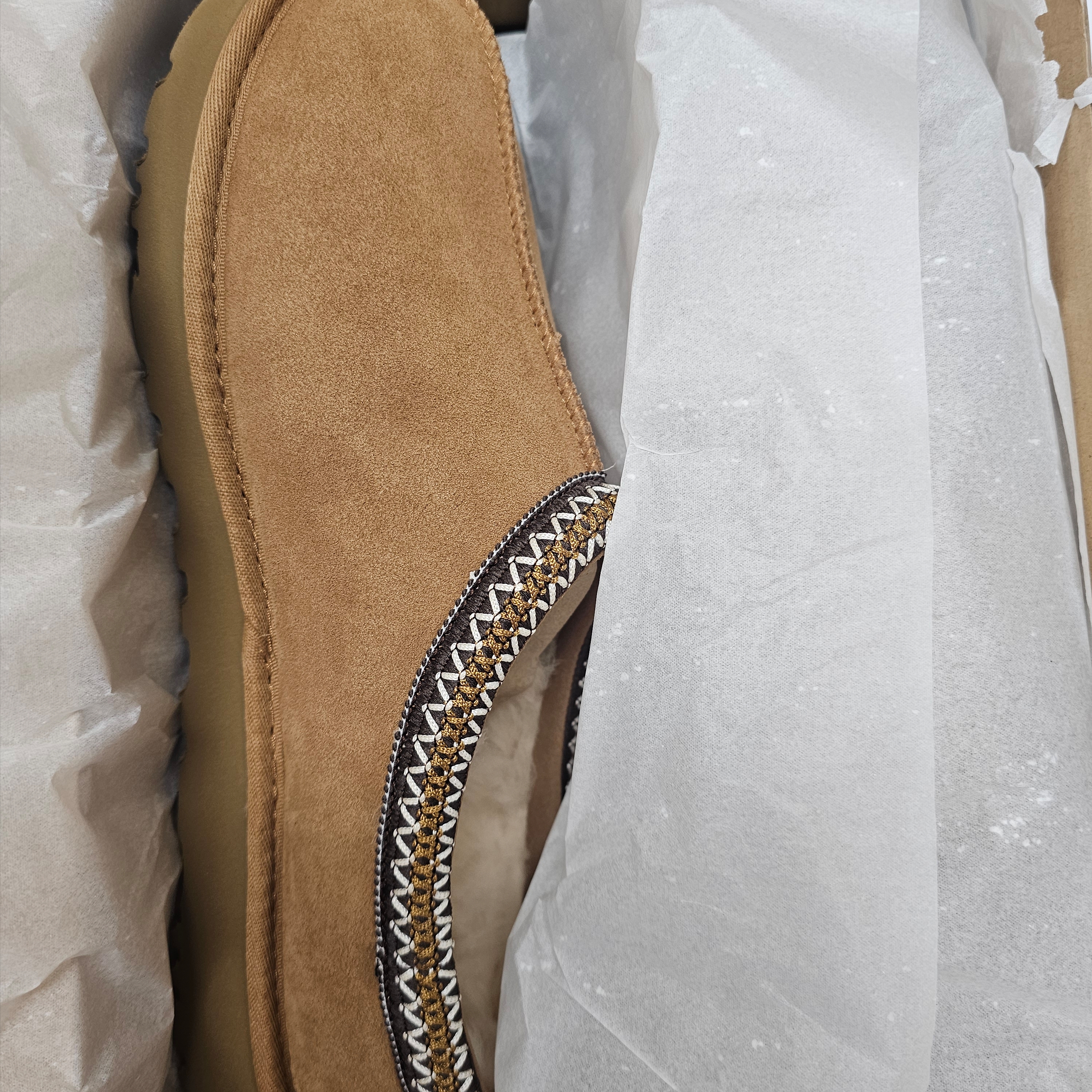 UGG Tasman II Slipper Chestnut 착용 스타일