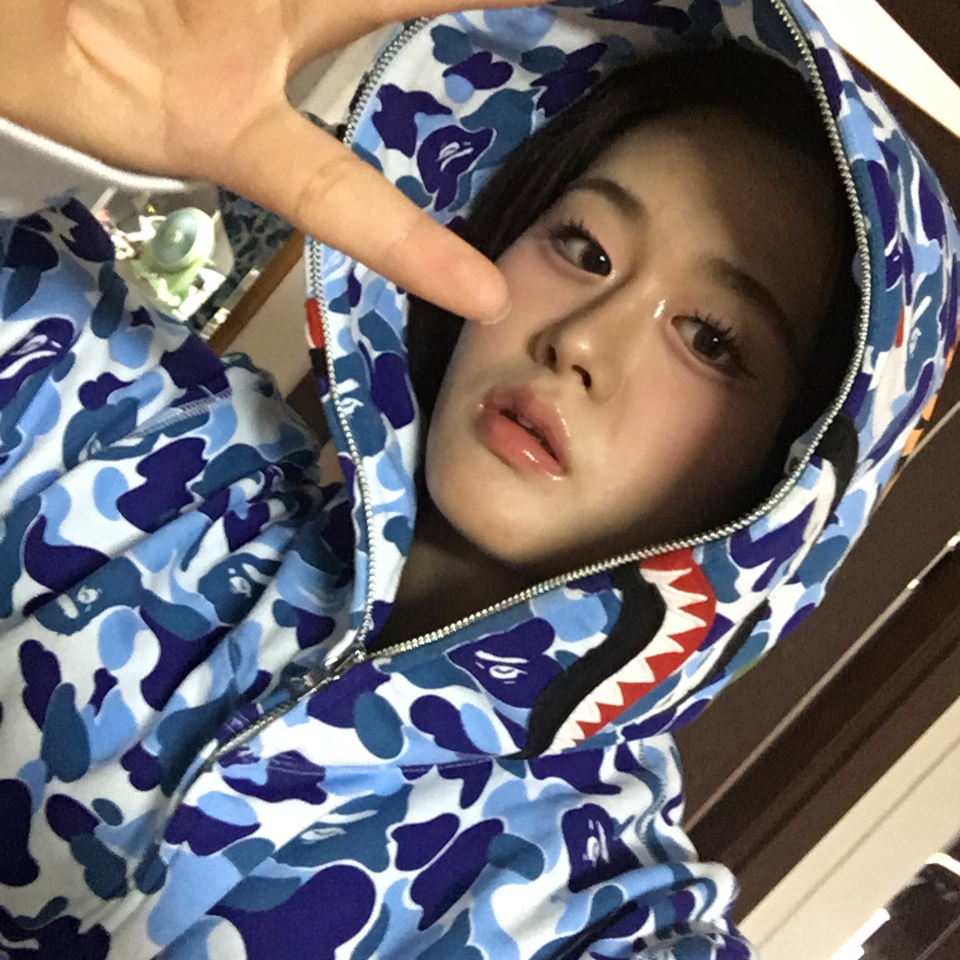 BAPE ABC Camo Shark Full Zip Hoodie Blue 착용 스타일 - 1