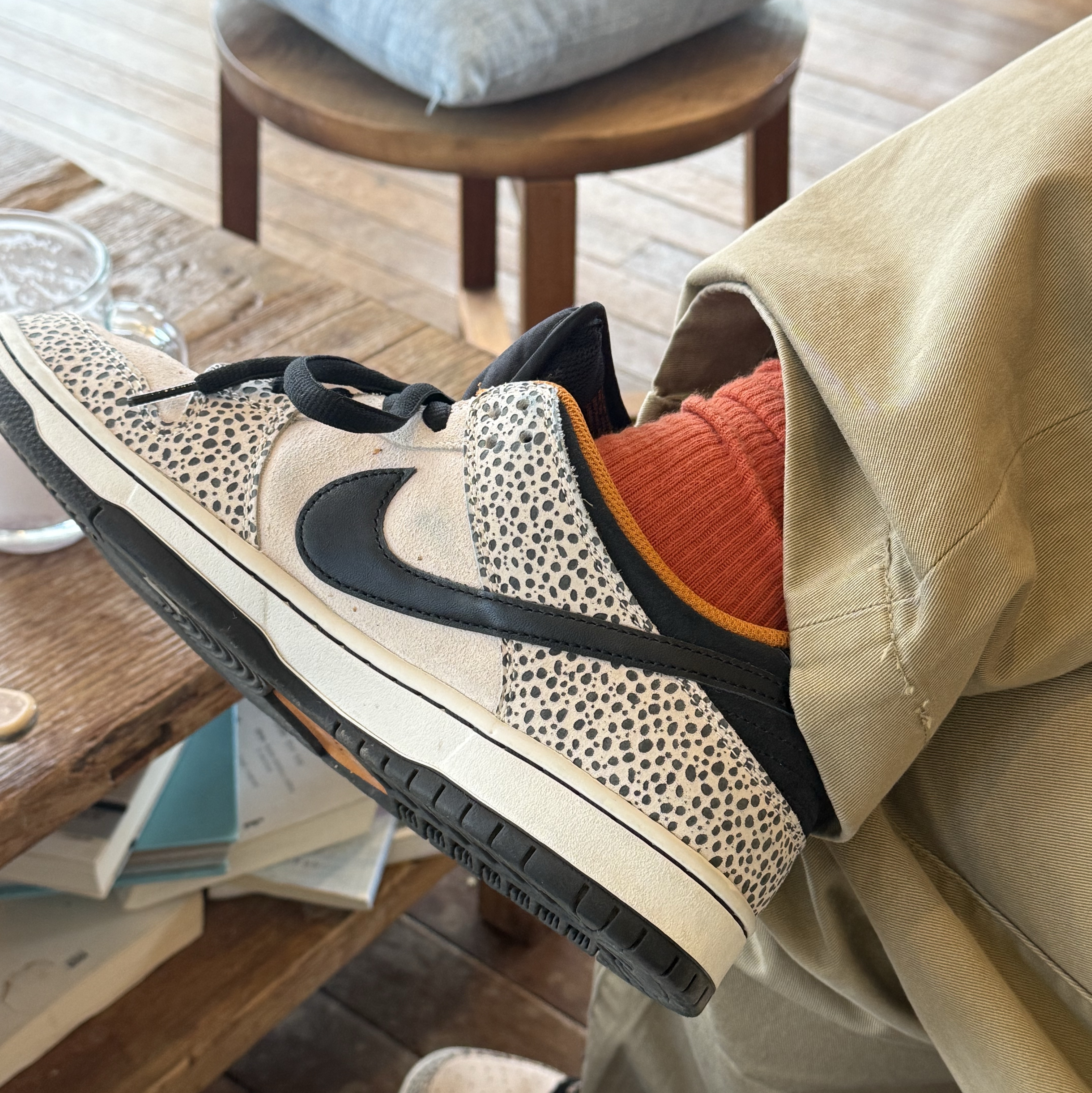 Nike SB Dunk Low Pro Electric Phantom and Black 착용 스타일 - 2