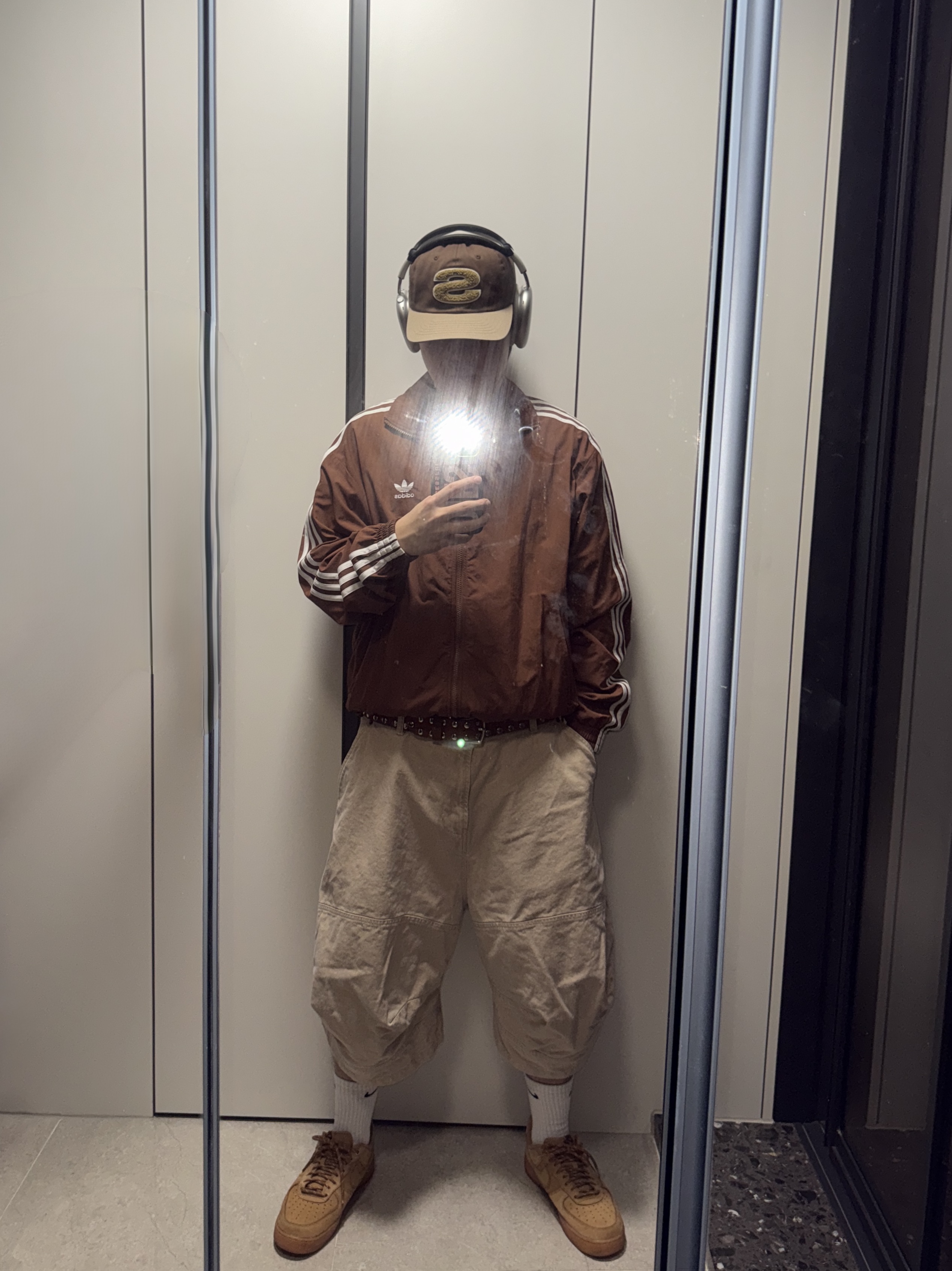 Aoiro Ooki Pocket Shorts Tan, Stussy 8 Ball Studded Belt Brown Suede 착용 스타일 - 3
