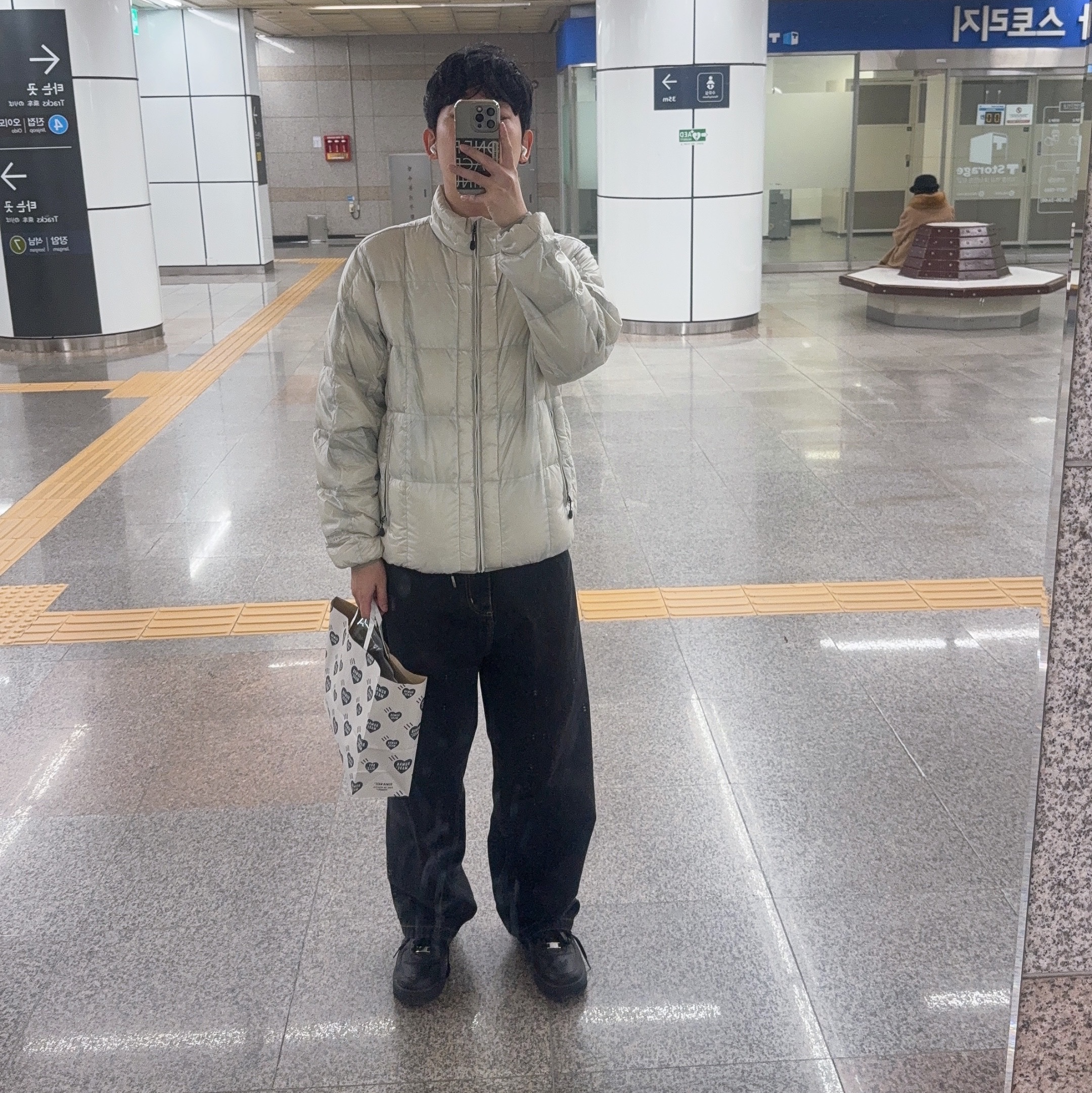 Thisisneverthat Pertex Light Down Jacket Stone, Carhartt WIP Brandon Pants Black Stone Washed 착용 스타일