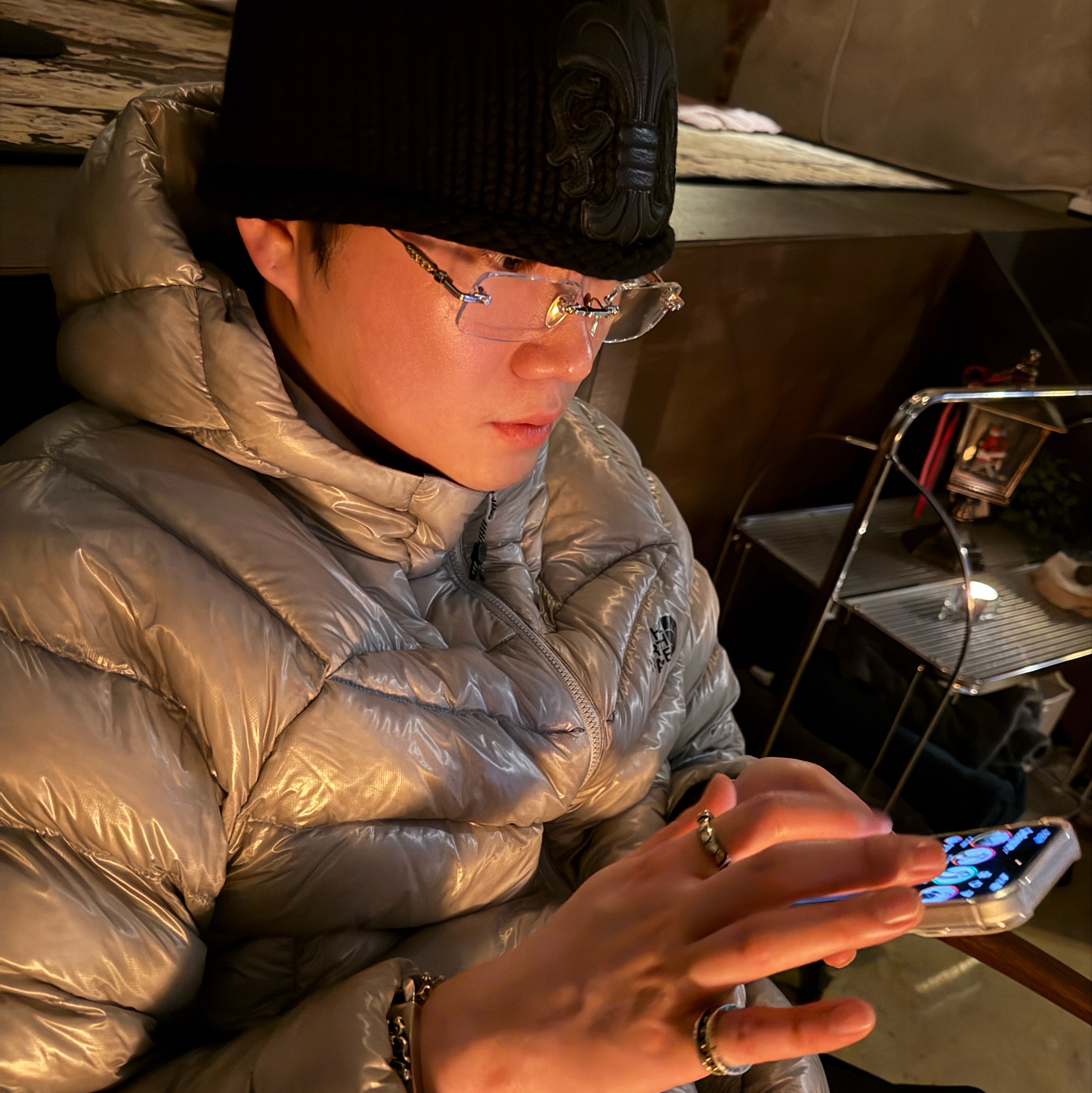 Chrome Hearts Soffffffffers II Shiny Silver, Chrome Hearts Fleur Leather Patch Cashmere Beanie Black 착용 스타일