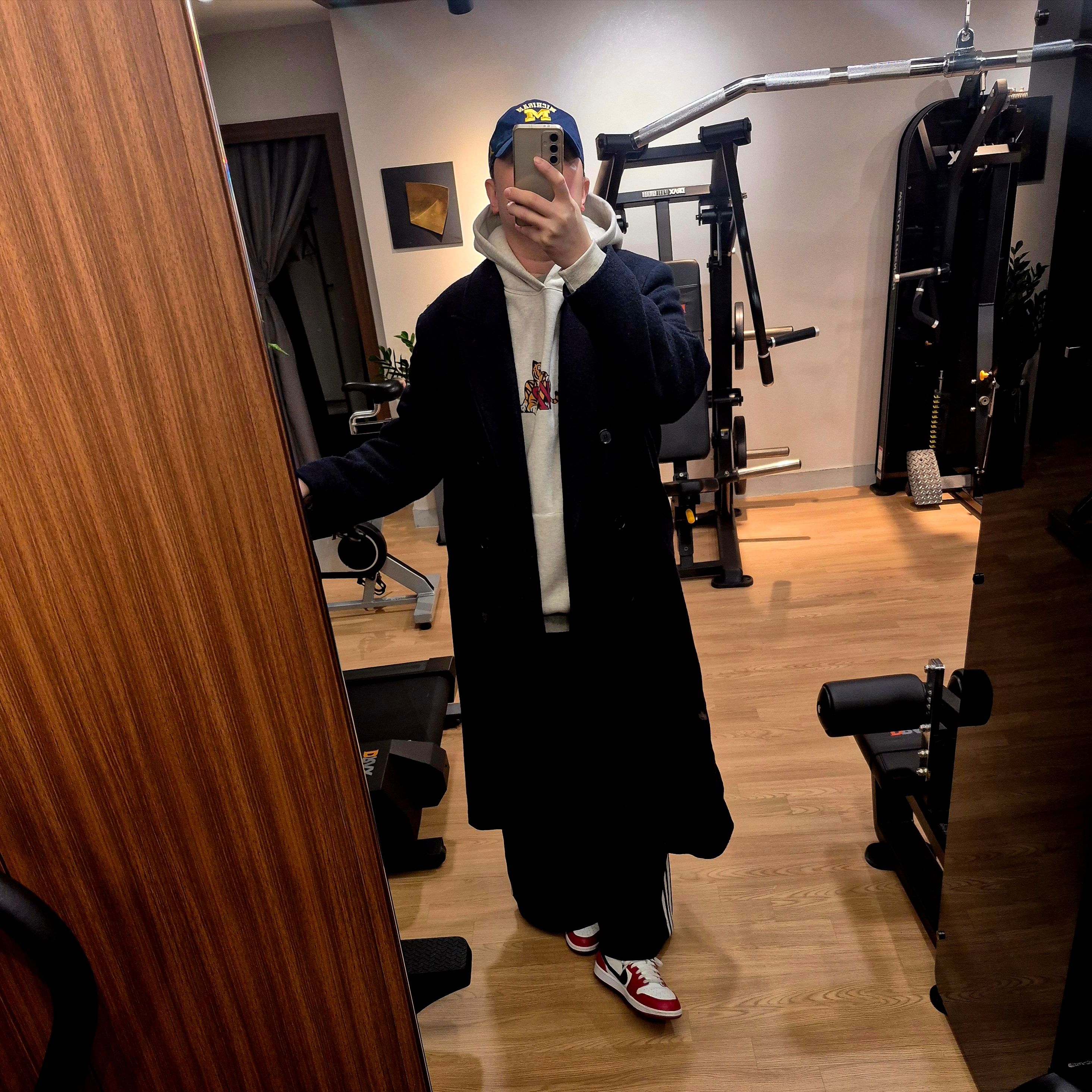 Jordan 1 Retro Low OG Chicago, Kia Tigers x IAB Studio V12 Hoodie Ivory 착용 스타일
