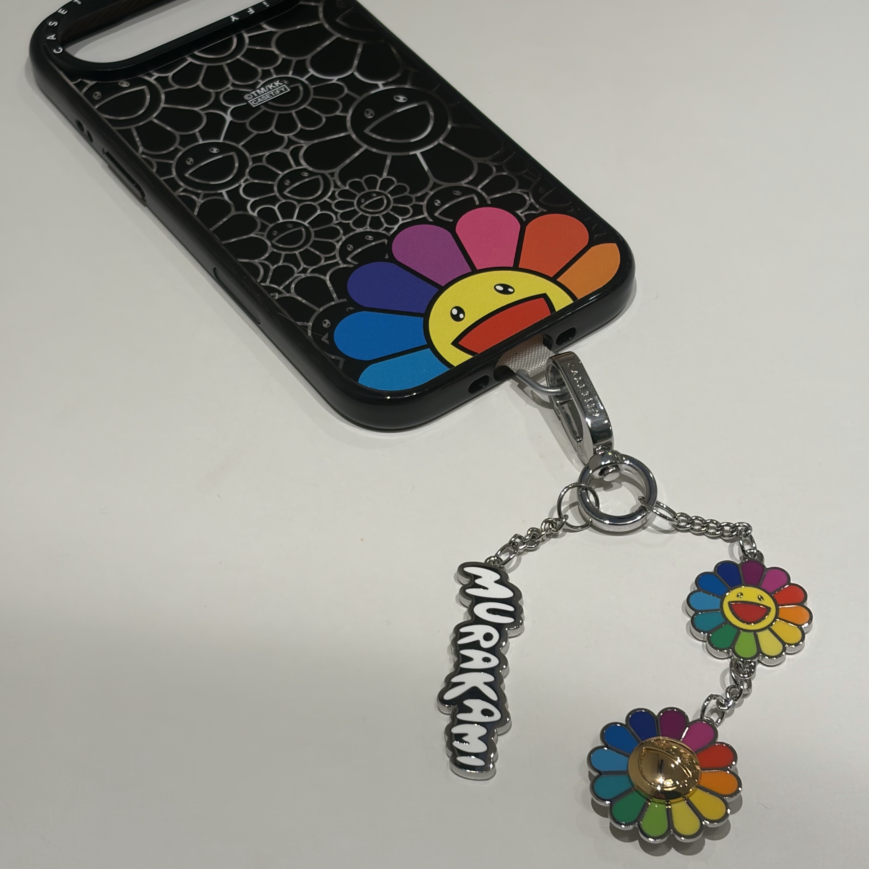 Casetify x Murakami Takashi Exclusive Flowers Charm Keychain, Casetify x Murakami Takashi iPhone Smile Rainbow Phone Magsafe Glazed Case 착용 스타일