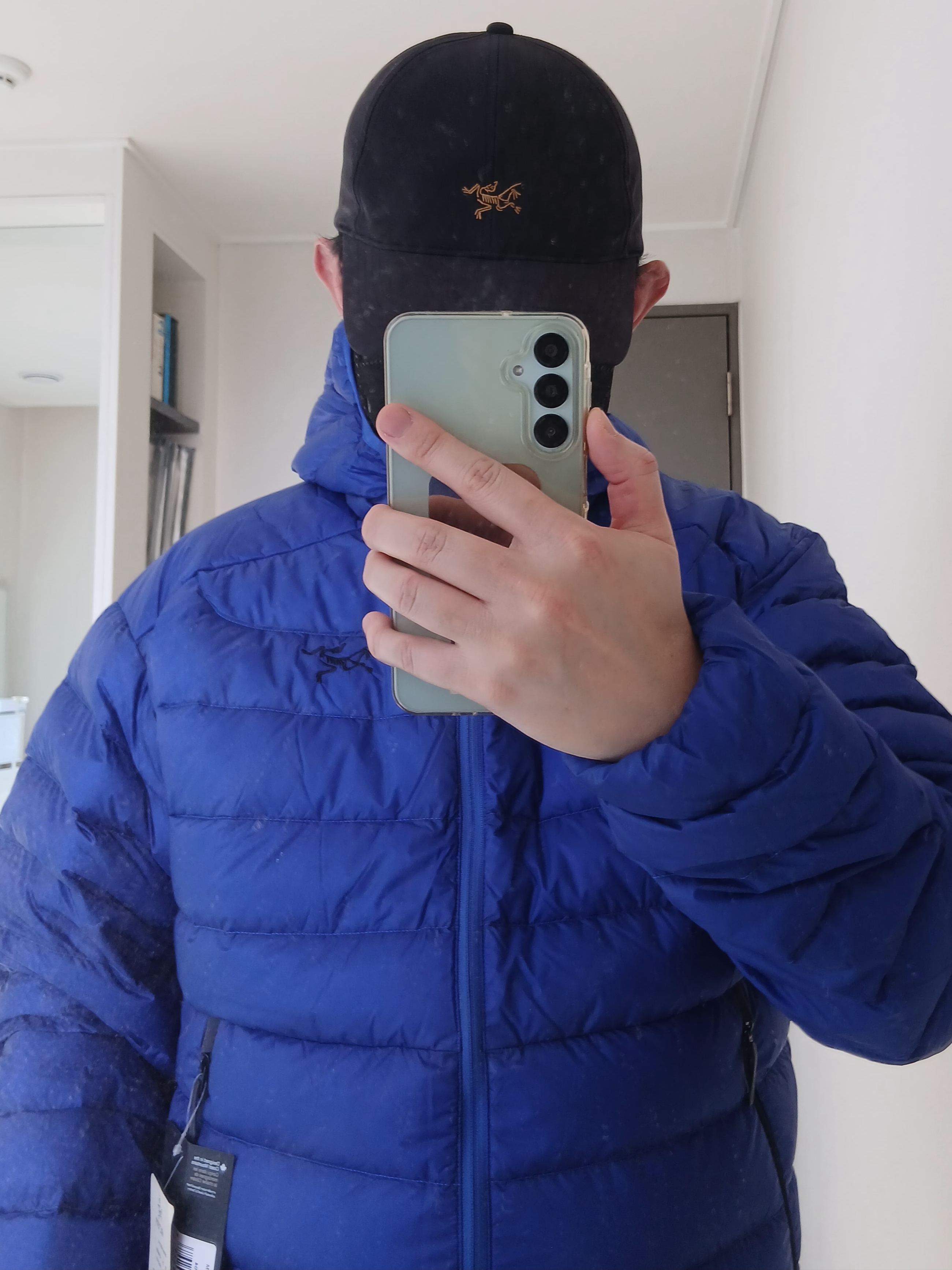 Arc'teryx Small Bird Cap Black, Arc'teryx Kragg Cotton Logo SS T-Shirt 24K Black 착용 스타일 - 5
