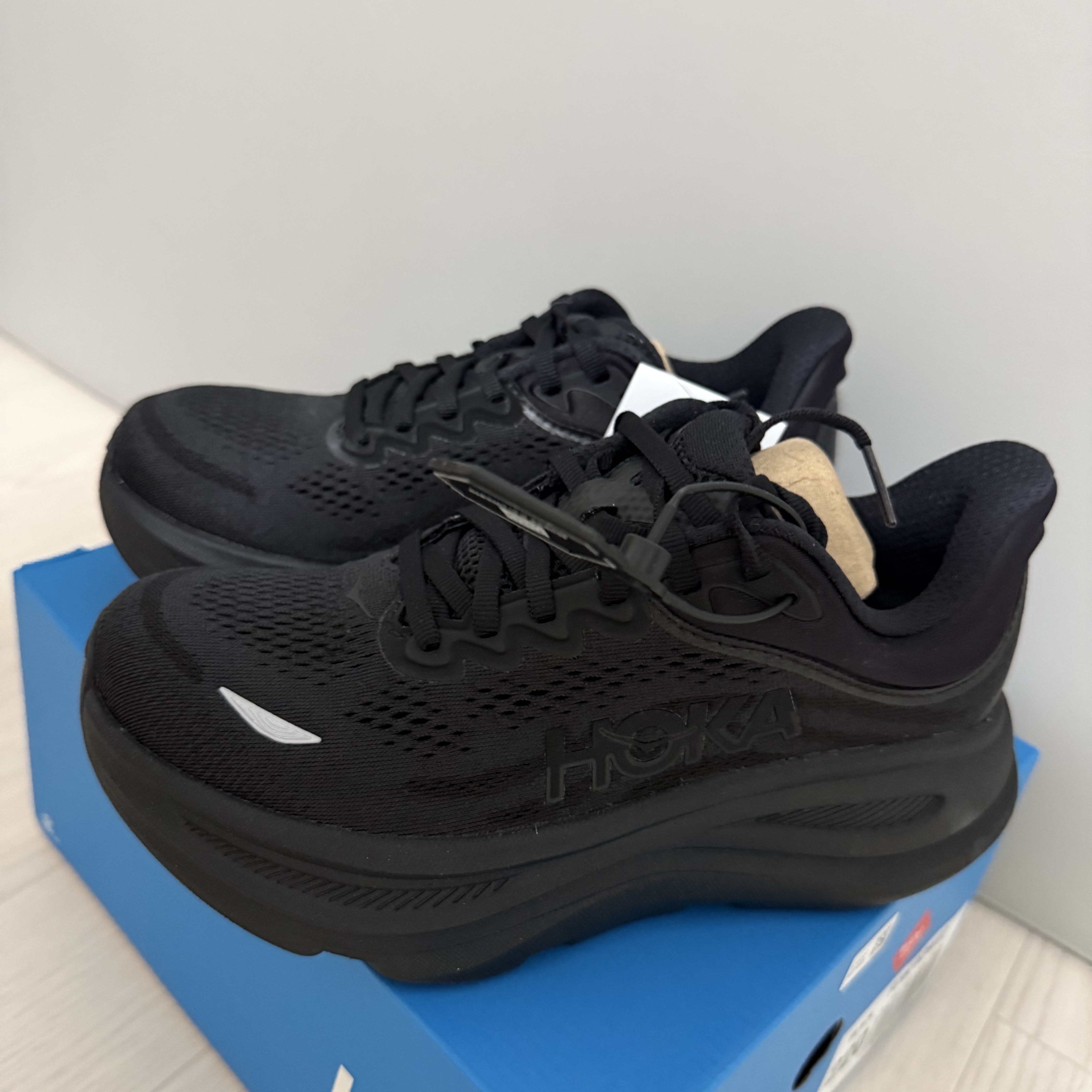 (W) Hoka Bondi 9 Black - Wide 착용 스타일 - 1