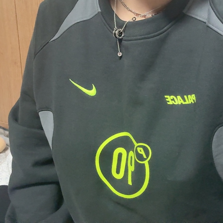 Palace x Nike Total P90 Crew Black - 25FW, Bulgari Save The Children Necklace Sterling Silver Black Ceramic 착용 스타일