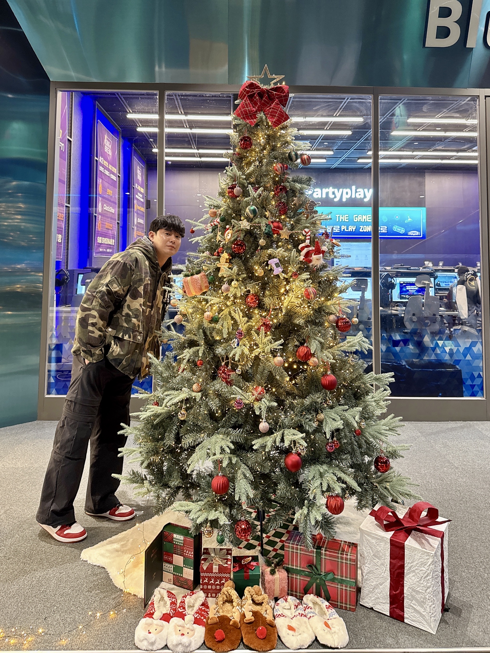 Flavorism VTG Washed Mil Parka Washed Camo, (W) Nike ACG Smith Summit Zip-Off Pants Black - Asia 착용 스타일 - 2