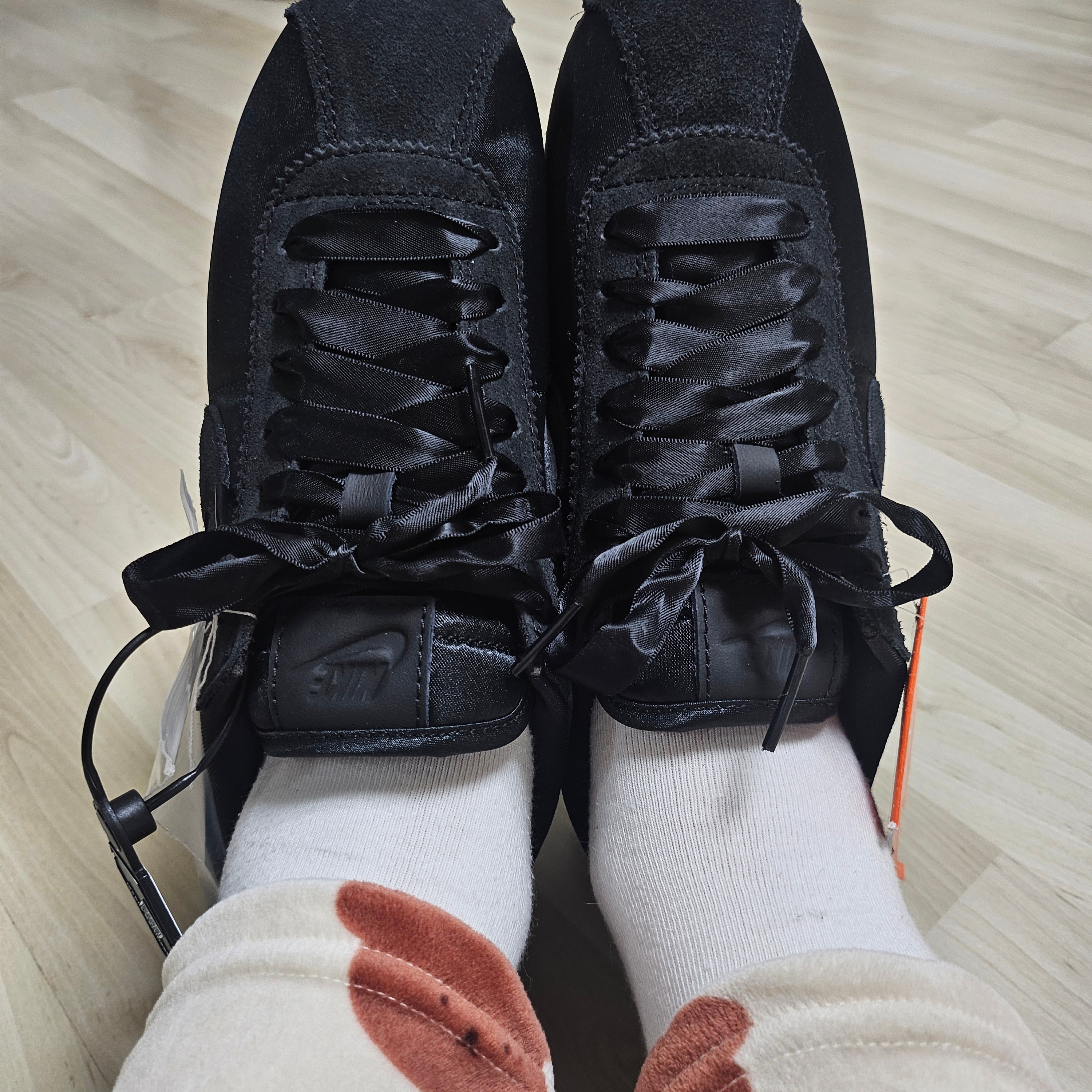 (W) Nike Cortez Textile Black 착용 스타일