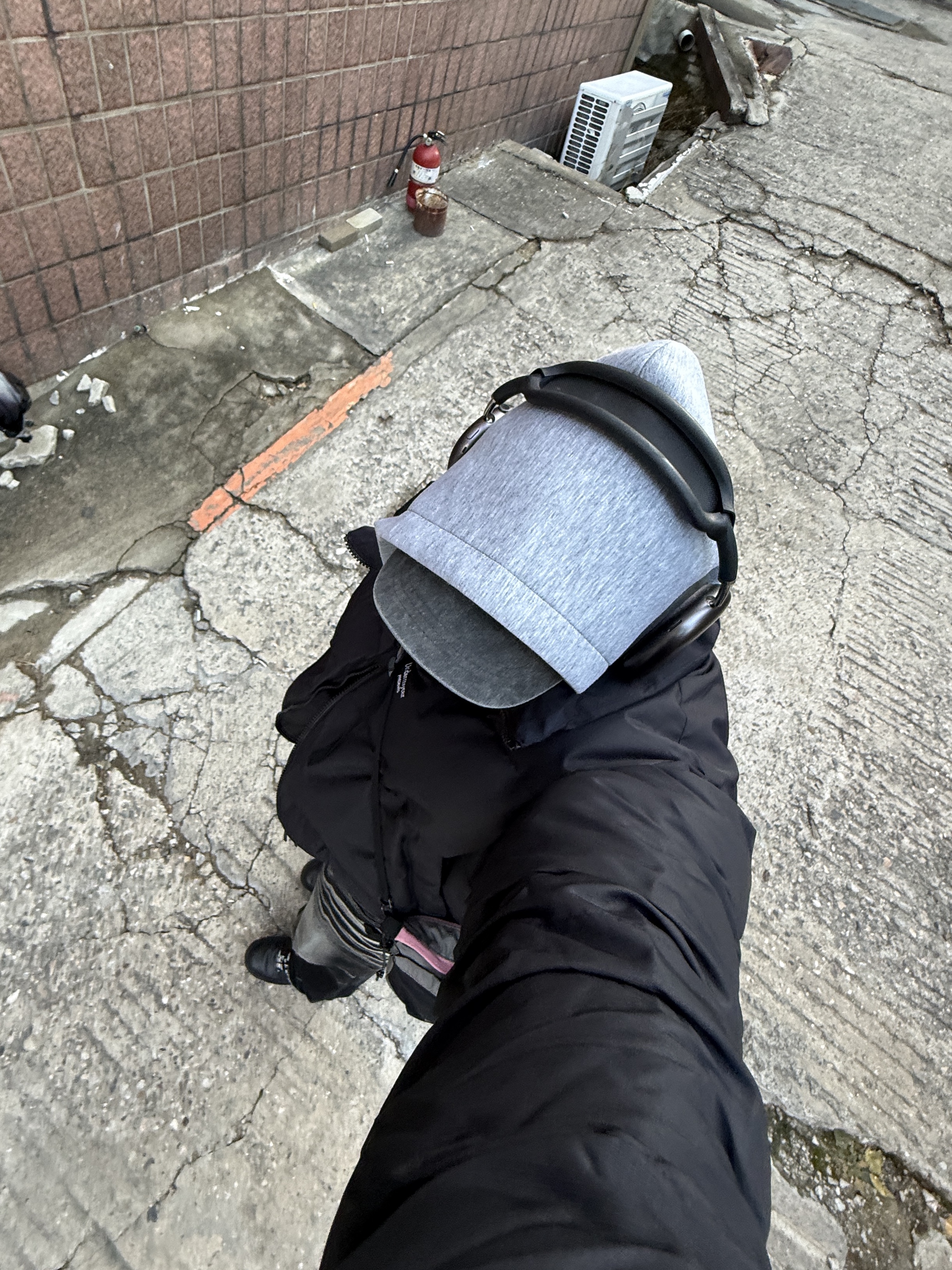 BLR Embossed Wave Washing Wide Denim Pants Black, Salomon Ultimo 2L Cross Bag Charcoal 착용 스타일 - 6