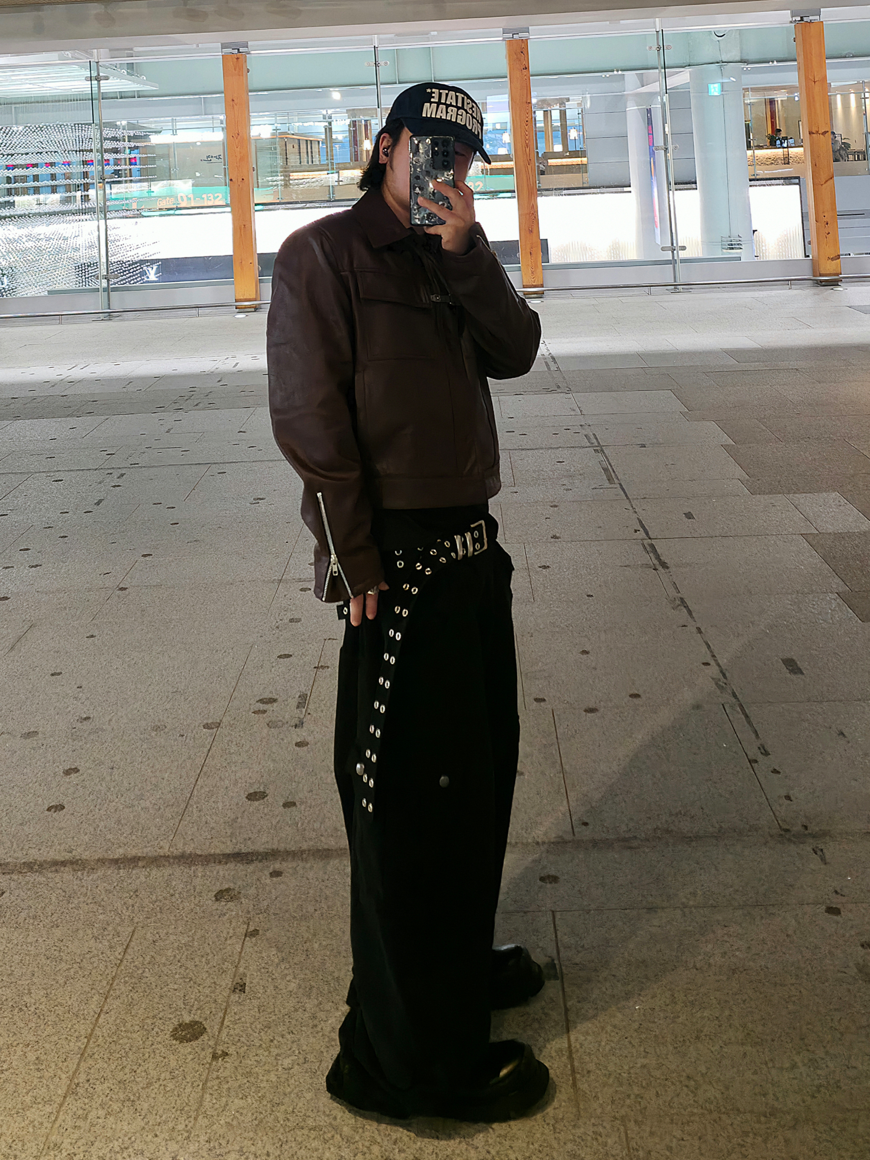 Haleine Trucker Faux Leather Jacket Burgundy (WJ346), Aoiro x Pog Service Hikari M65 Curved Pants Vintage Black 착용 스타일 - 4