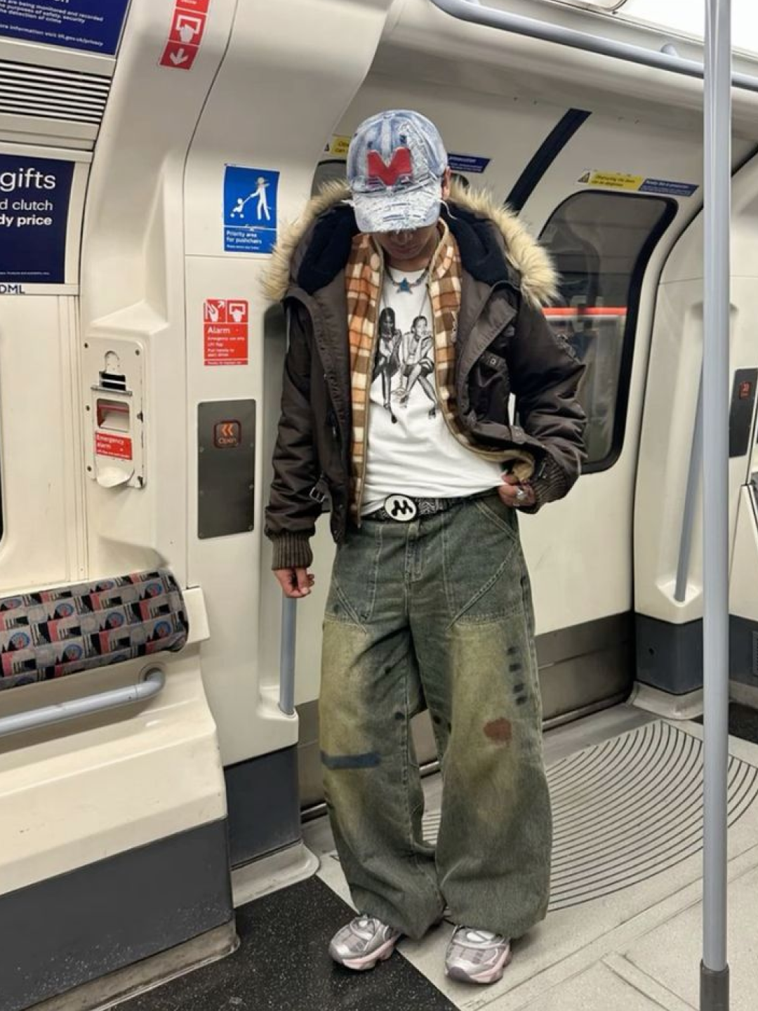 Thevinylhouse Fur Hooded MA-1 Jacket Black, Keymisery Cropped Fur Hood MA-1 Jacket - Black 착용 스타일 - 5