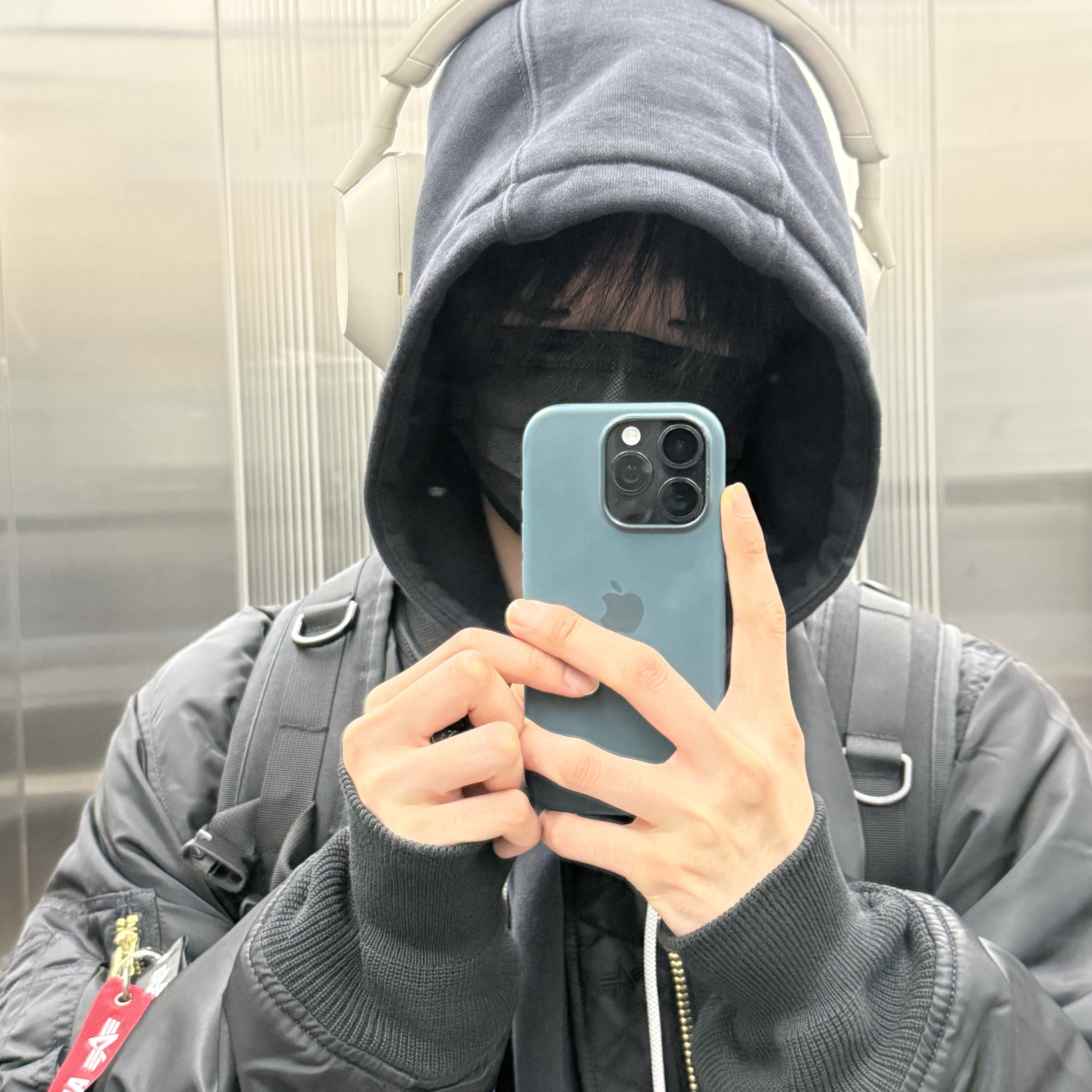 ALPHA INDUSTRIES MA-1 Flight Jacket Black 착용 스타일