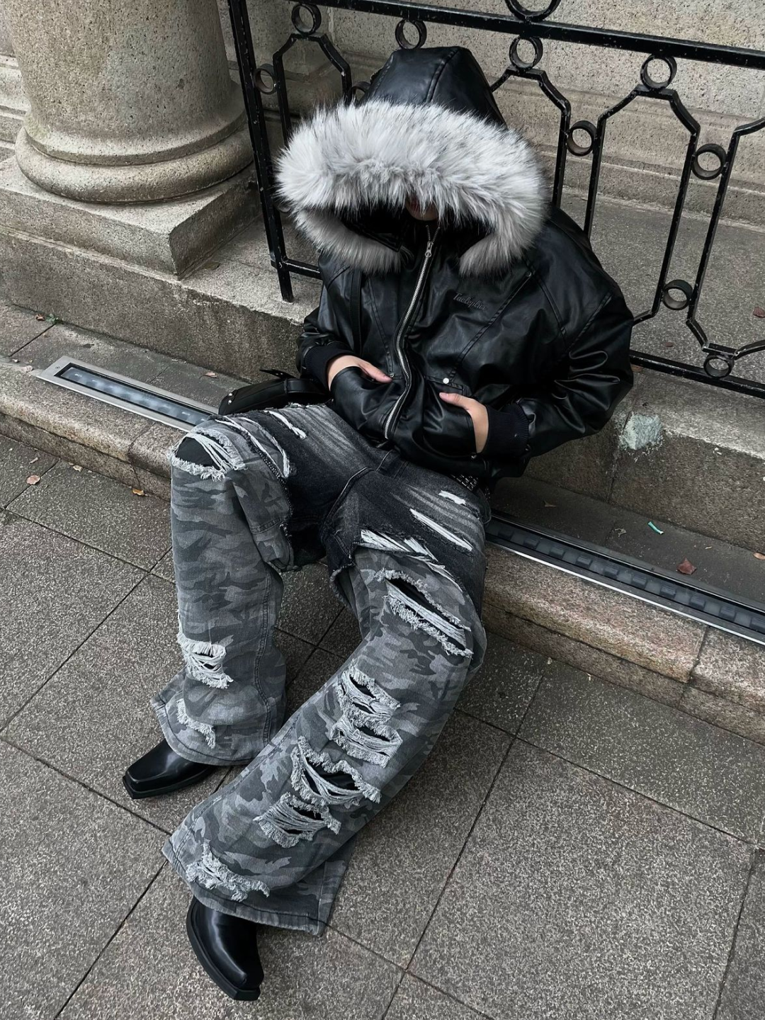 Thevinylhouse Fur Hooded MA-1 Jacket Black, Keymisery Cropped Fur Hood MA-1 Jacket - Black 착용 스타일 - 4