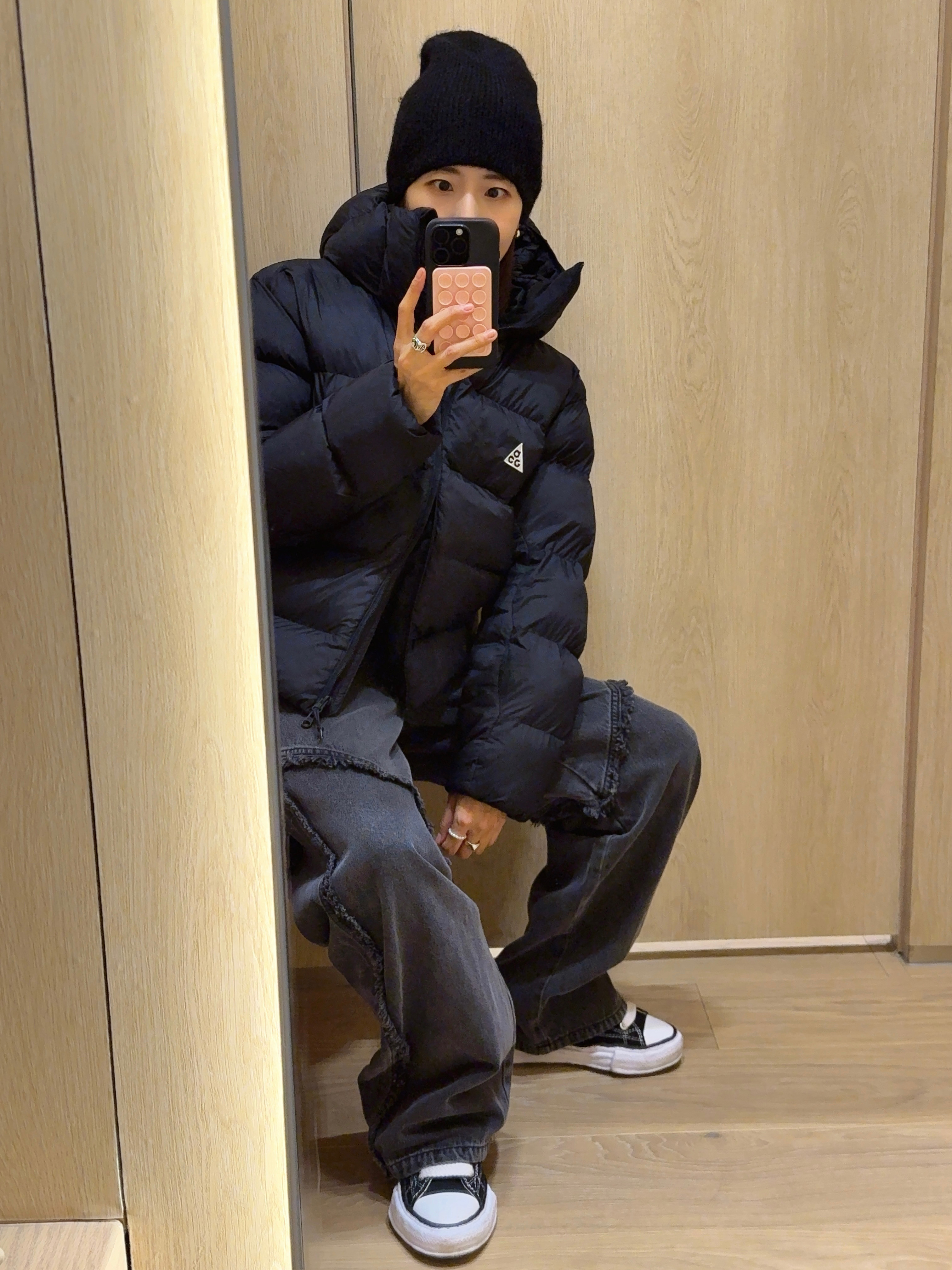 (W) Nike ACG Lunar Lake Primaloft Therma-Fit ADV Loose Hooded Jacket Black Summit White - Asia, Maison Mihara Yasuhiro Peterson OG Sole Canvas Low Sneakers Black 착용 스타일 - 1