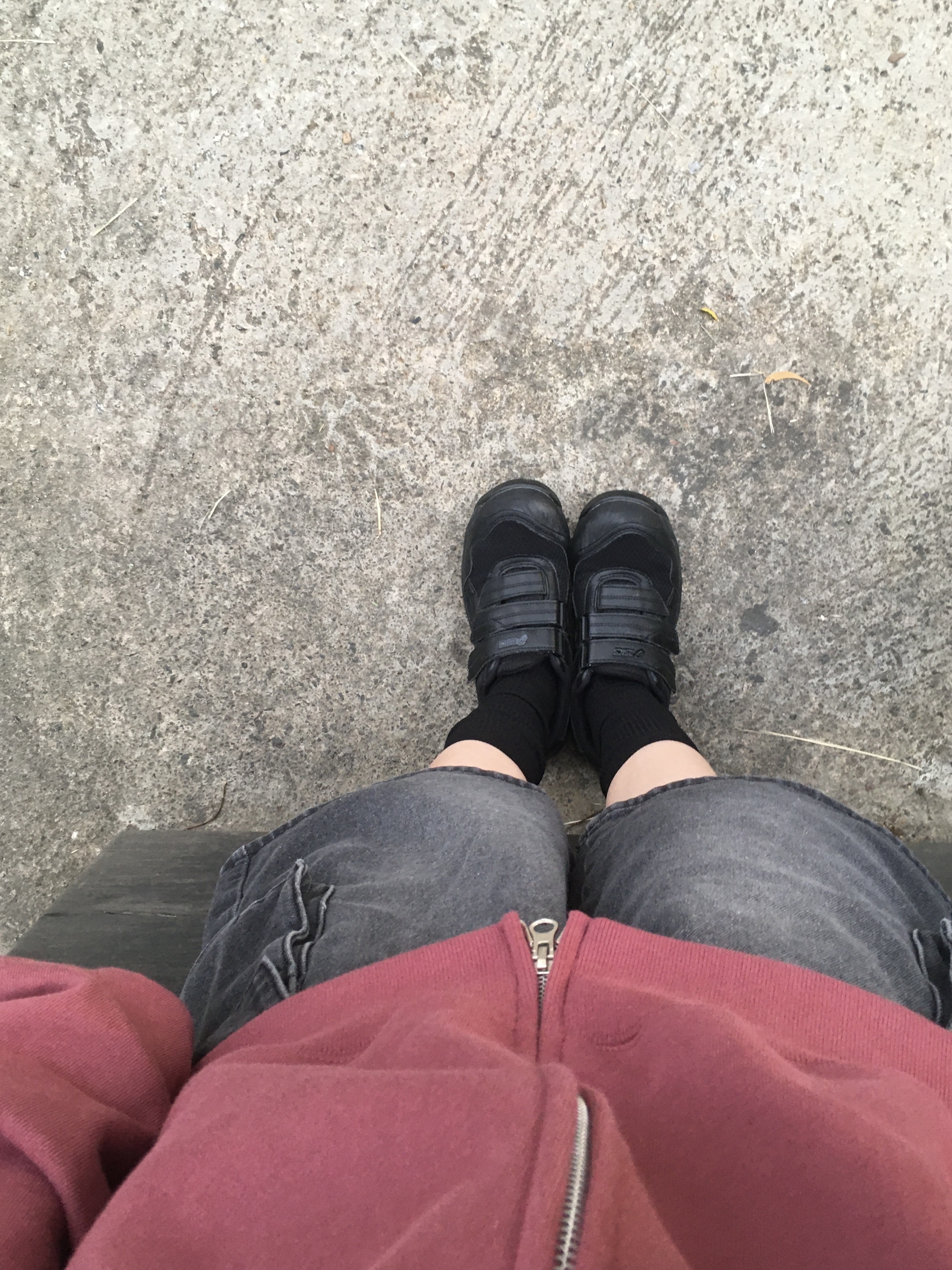 Asics Winjob CP215 Black 착용 스타일