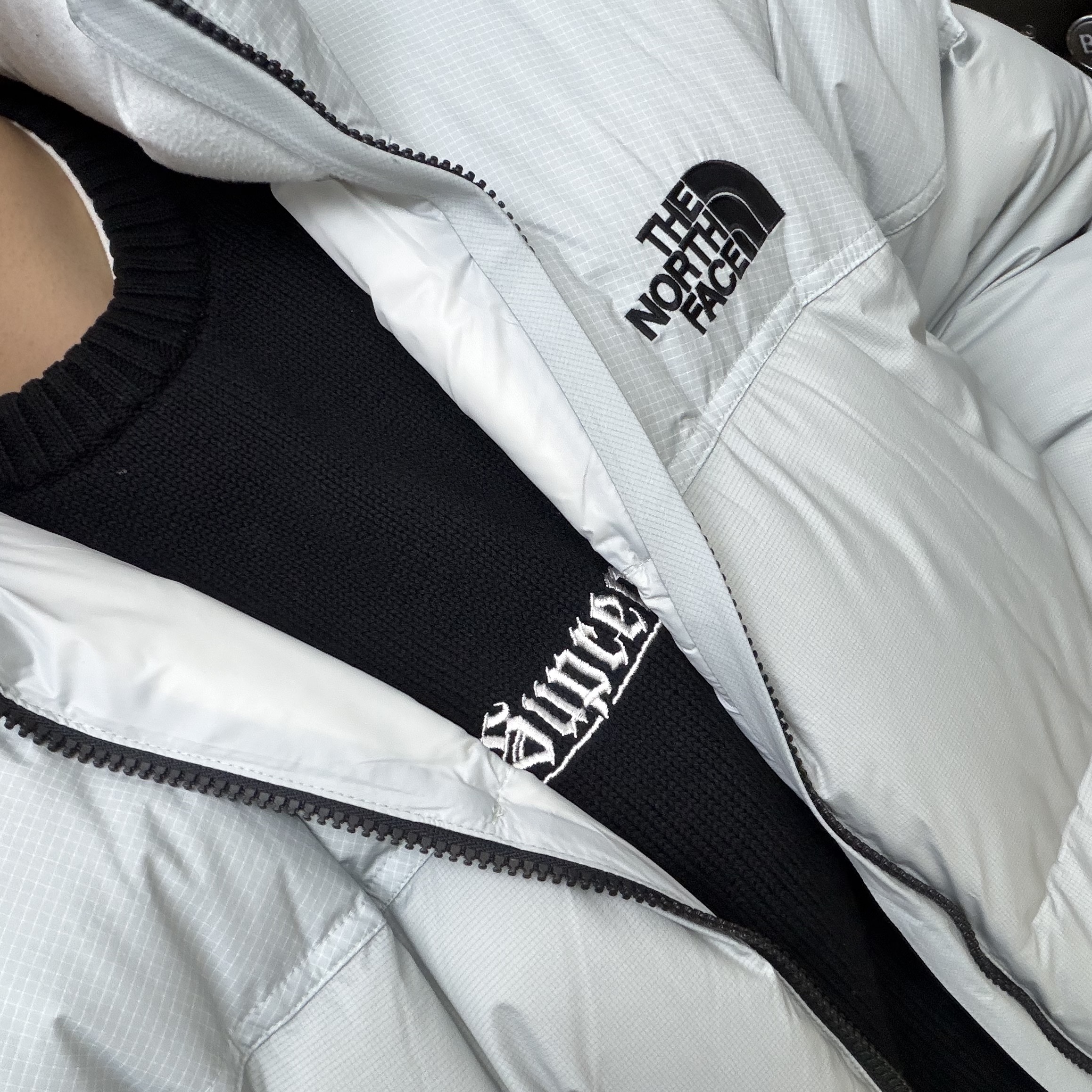 The North Face Remaster Down Jacket Silver Gray - 25FW, Supreme Old English Sweater Black - 24SS 착용 스타일