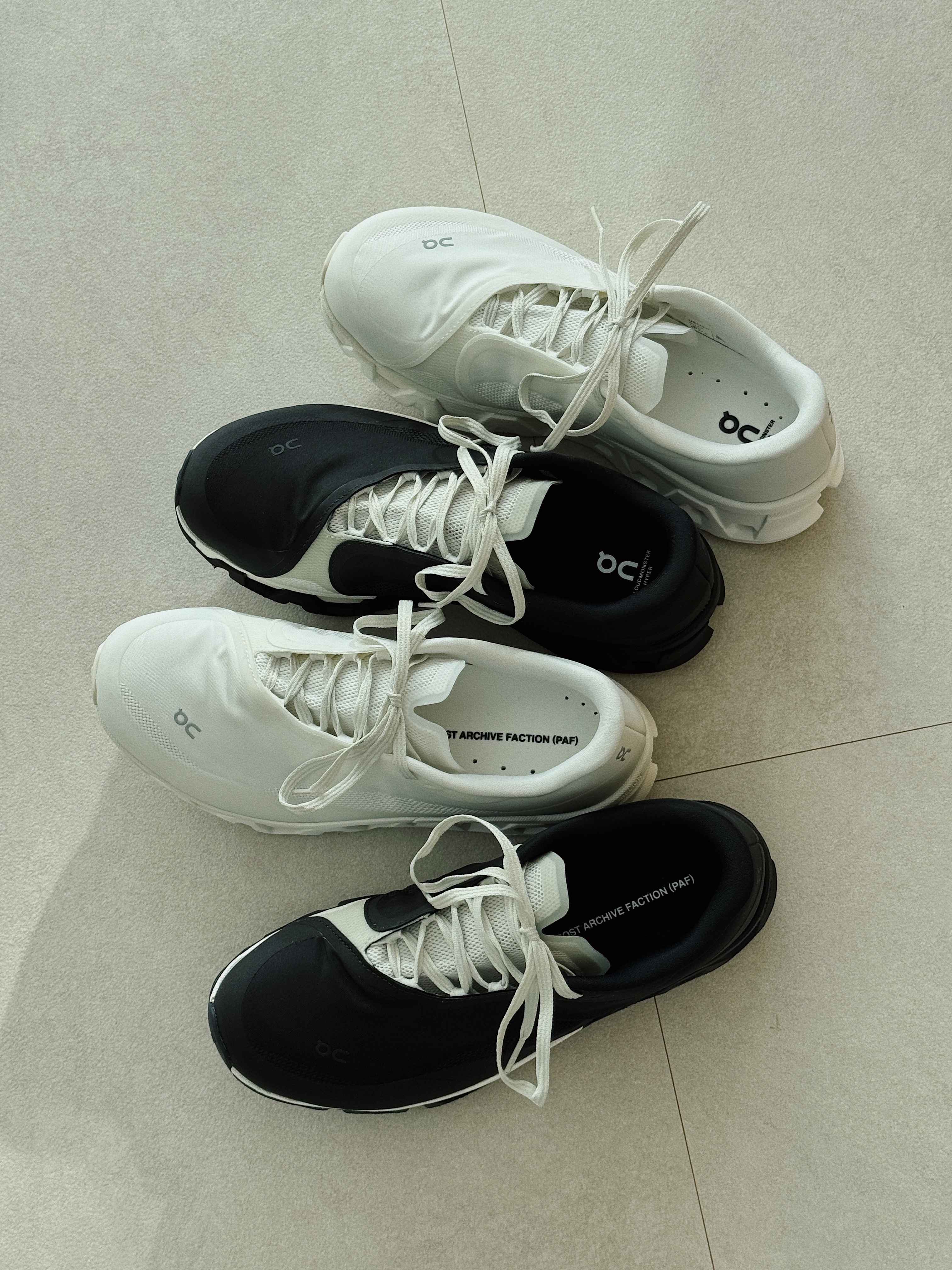 On Running x Post Archive Faction (Paf) Cloudmonster Hyper Black, On Running x Post Archive Faction (Paf) Cloudmonster Hyper White 착용 스타일 - 1