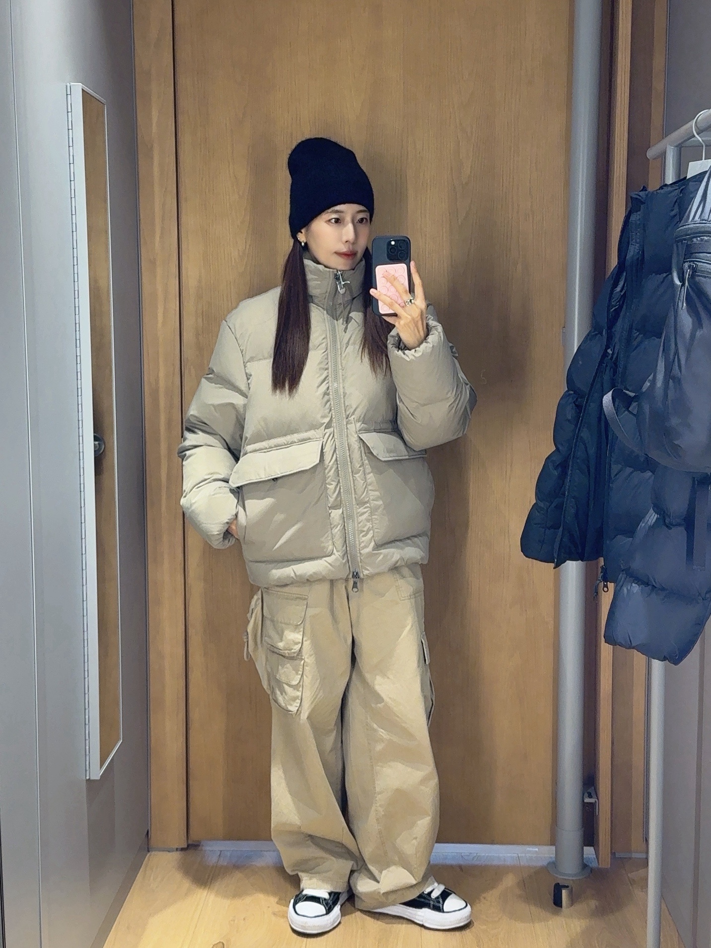 Fritur Kyoto Cargo Pants Beige_F251PT01, Maison Mihara Yasuhiro Peterson OG Sole Canvas Low Sneakers Black 착용 스타일 - 1