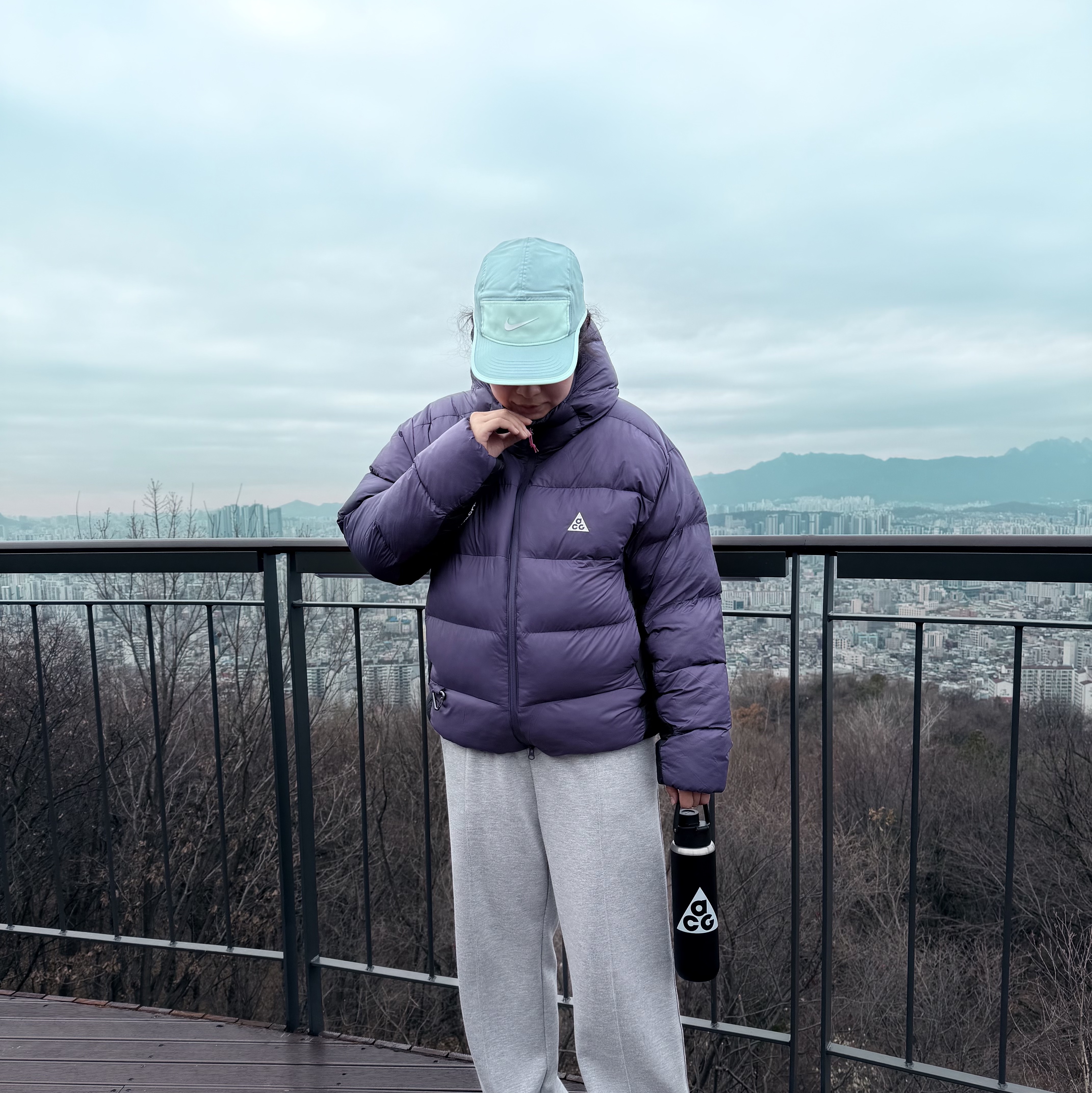 Nike ACG Therma-Fit ADV Lunar Lake Loose Hooded Jacket Dark Raisin Black - Asia, Nike 24oz ACG Recharge Chug Bottle Black 착용 스타일 - 1