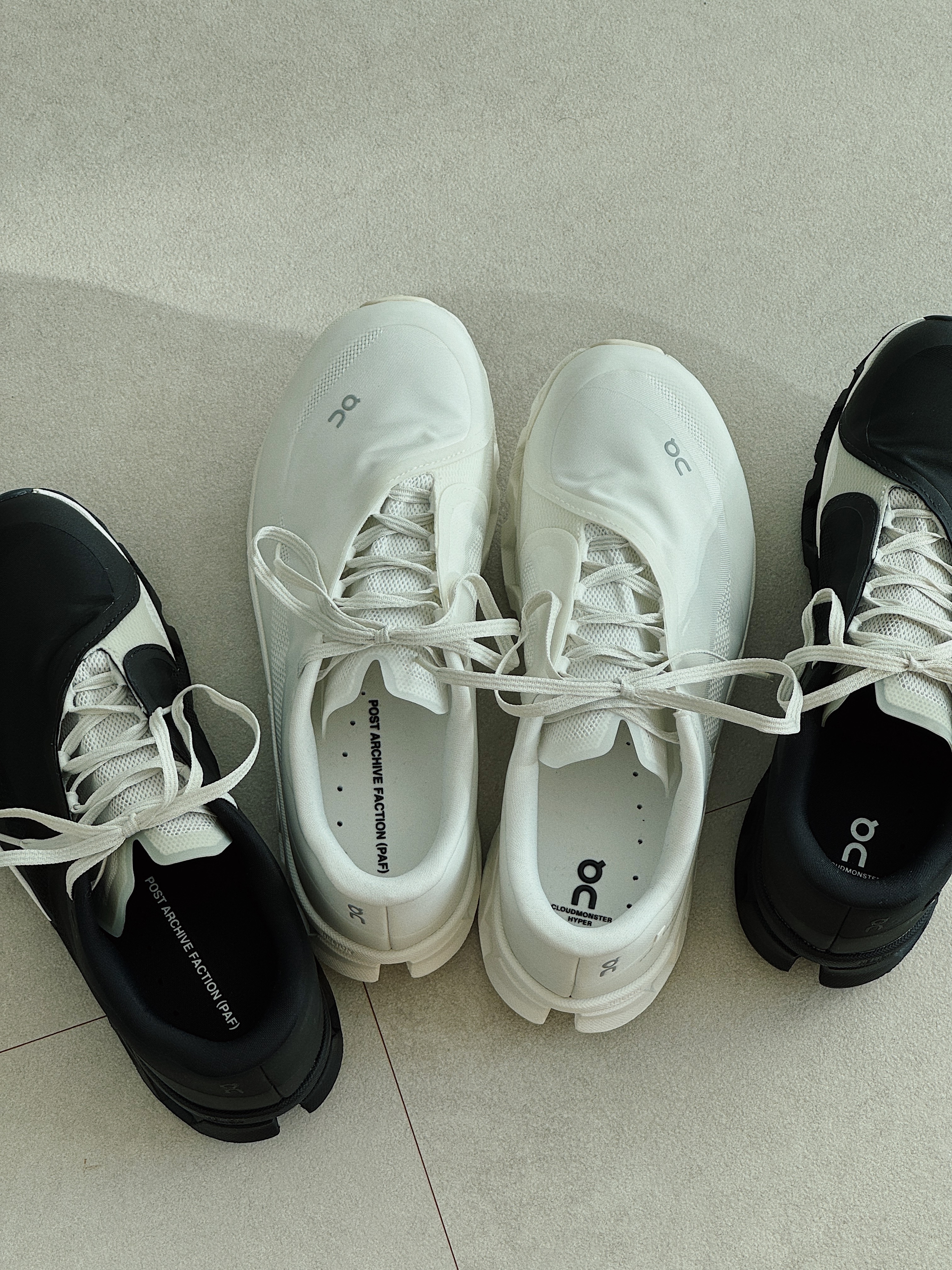 On Running x Post Archive Faction (Paf) Cloudmonster Hyper Black, On Running x Post Archive Faction (Paf) Cloudmonster Hyper White 착용 스타일 - 2