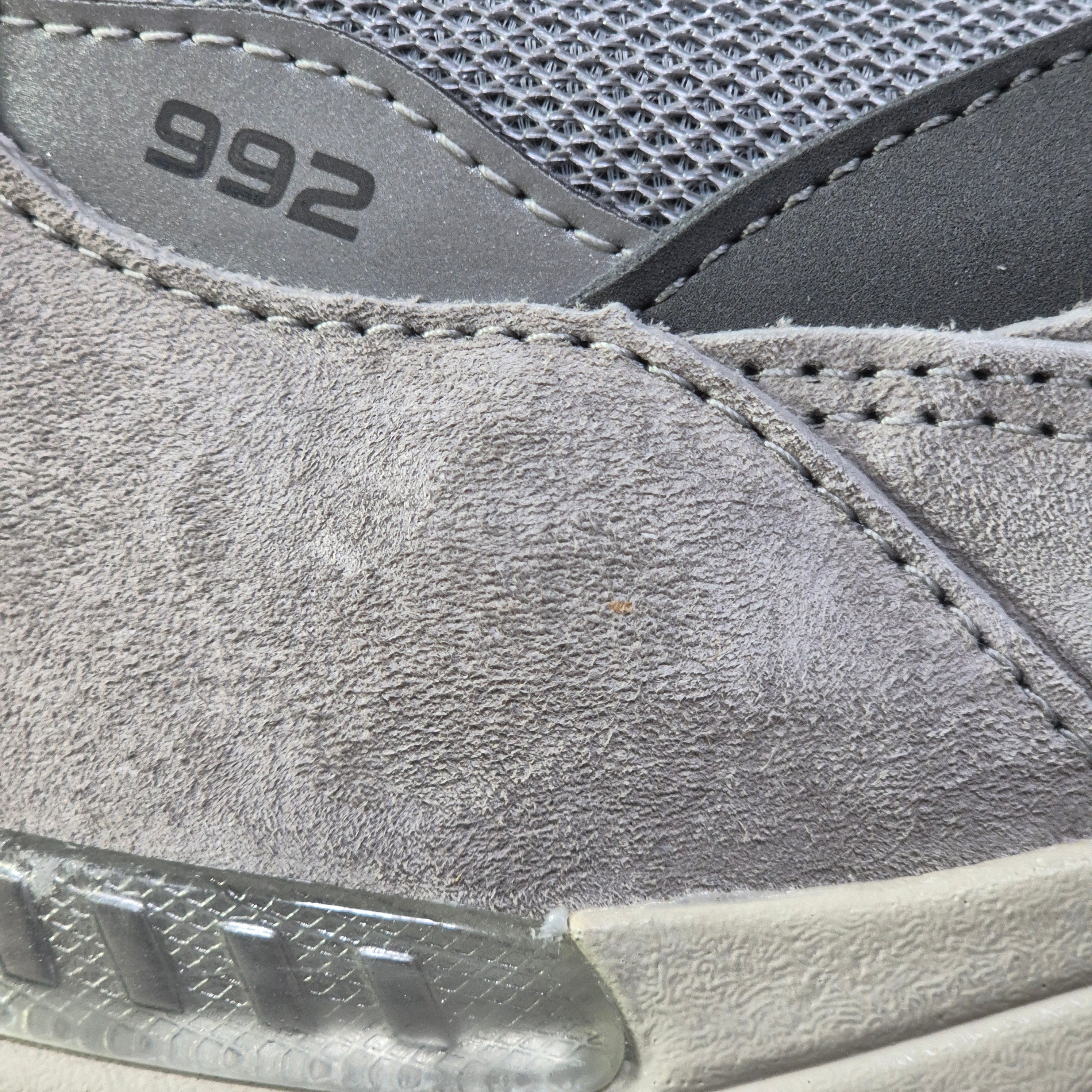 New Balance 992 Made in USA Core Grey Silver Metallic 착용 스타일 - 3