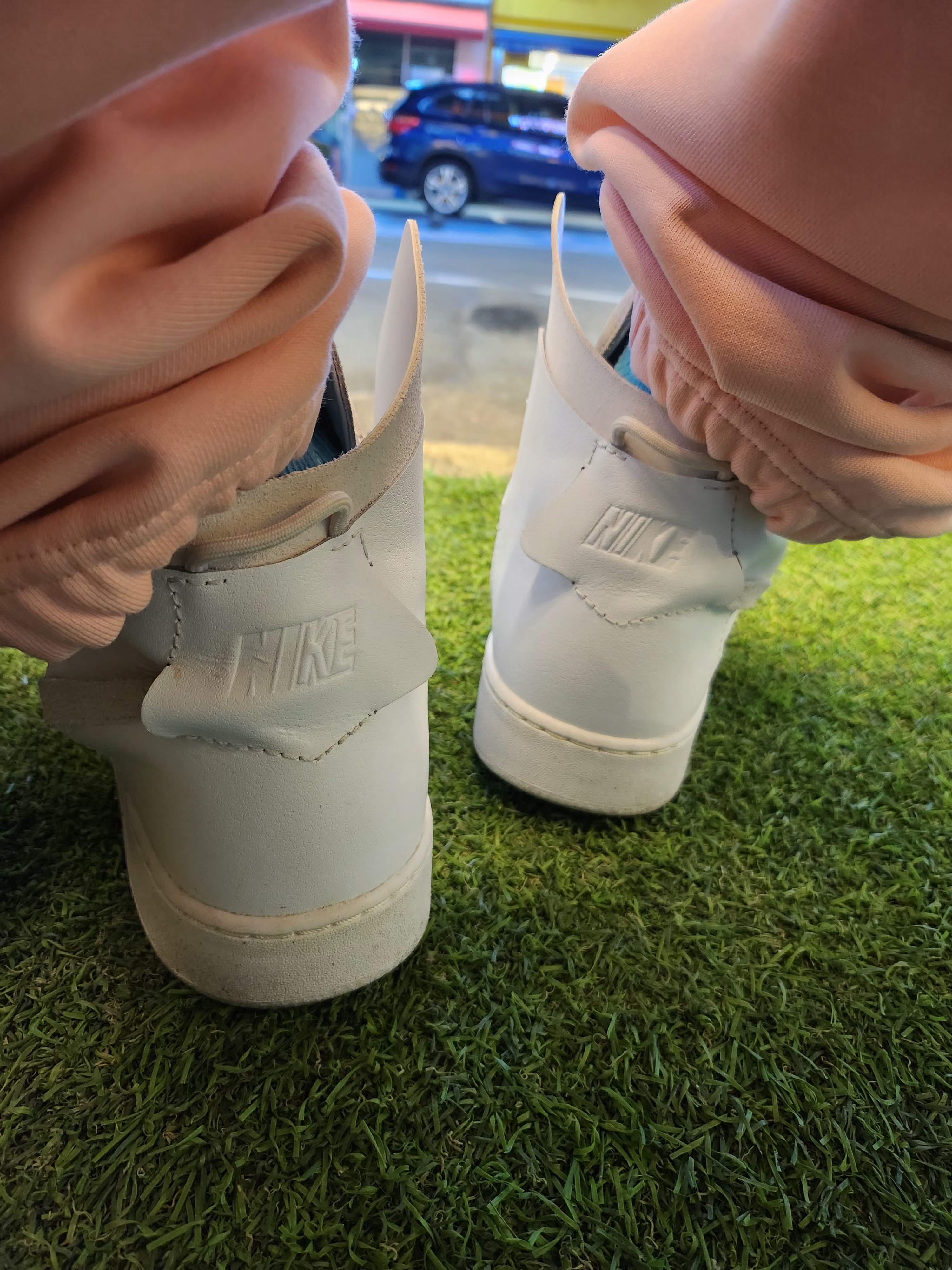 (W) Nike Vandalised LX White Platinum Tint, Nike NRG Solo Swoosh Fleece Pants Bleached Coral - US/EU 착용 스타일 - 3