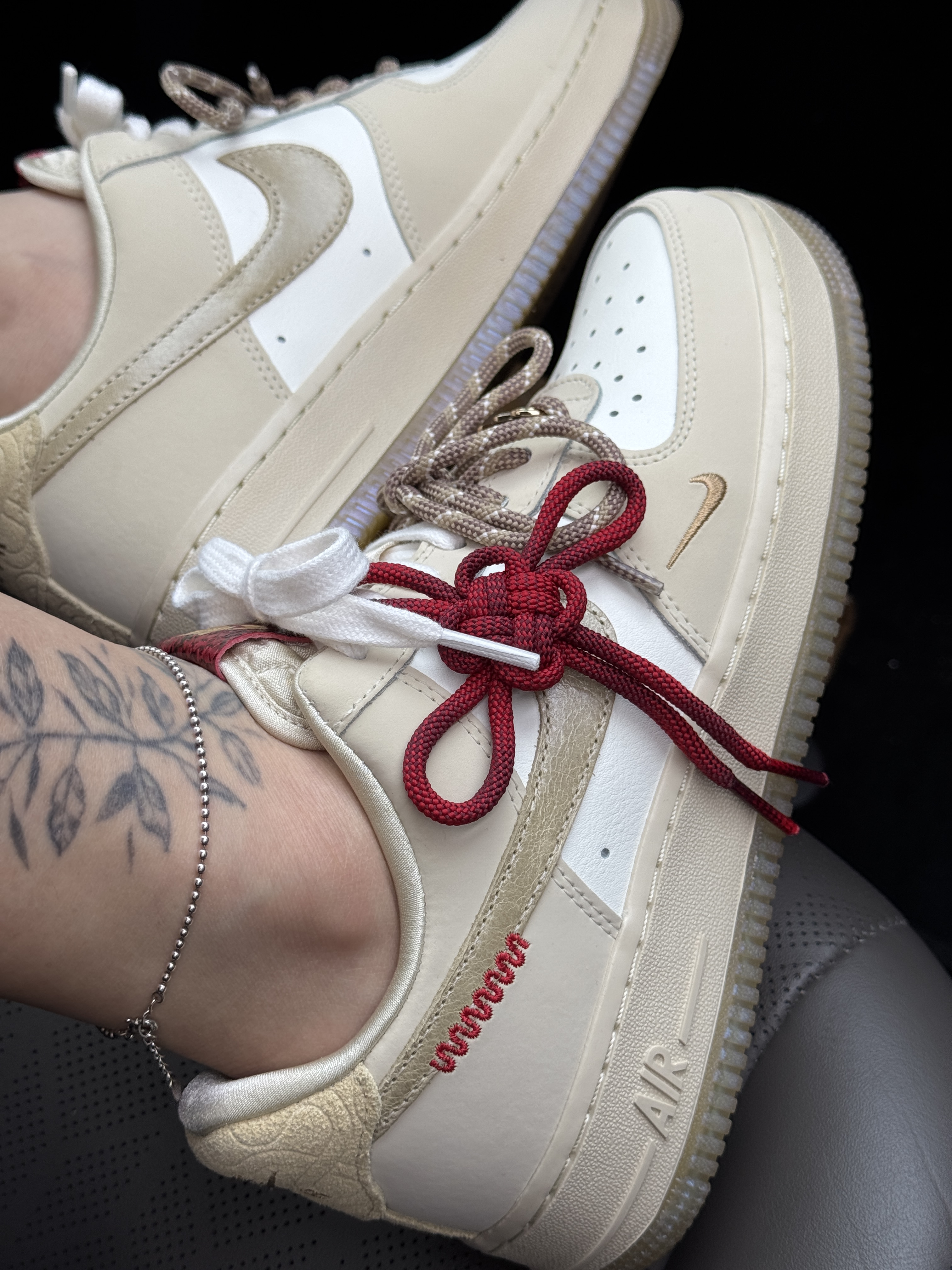 (W) Nike Air Force 1 ’07 LX Sail Team Gold 착용 스타일