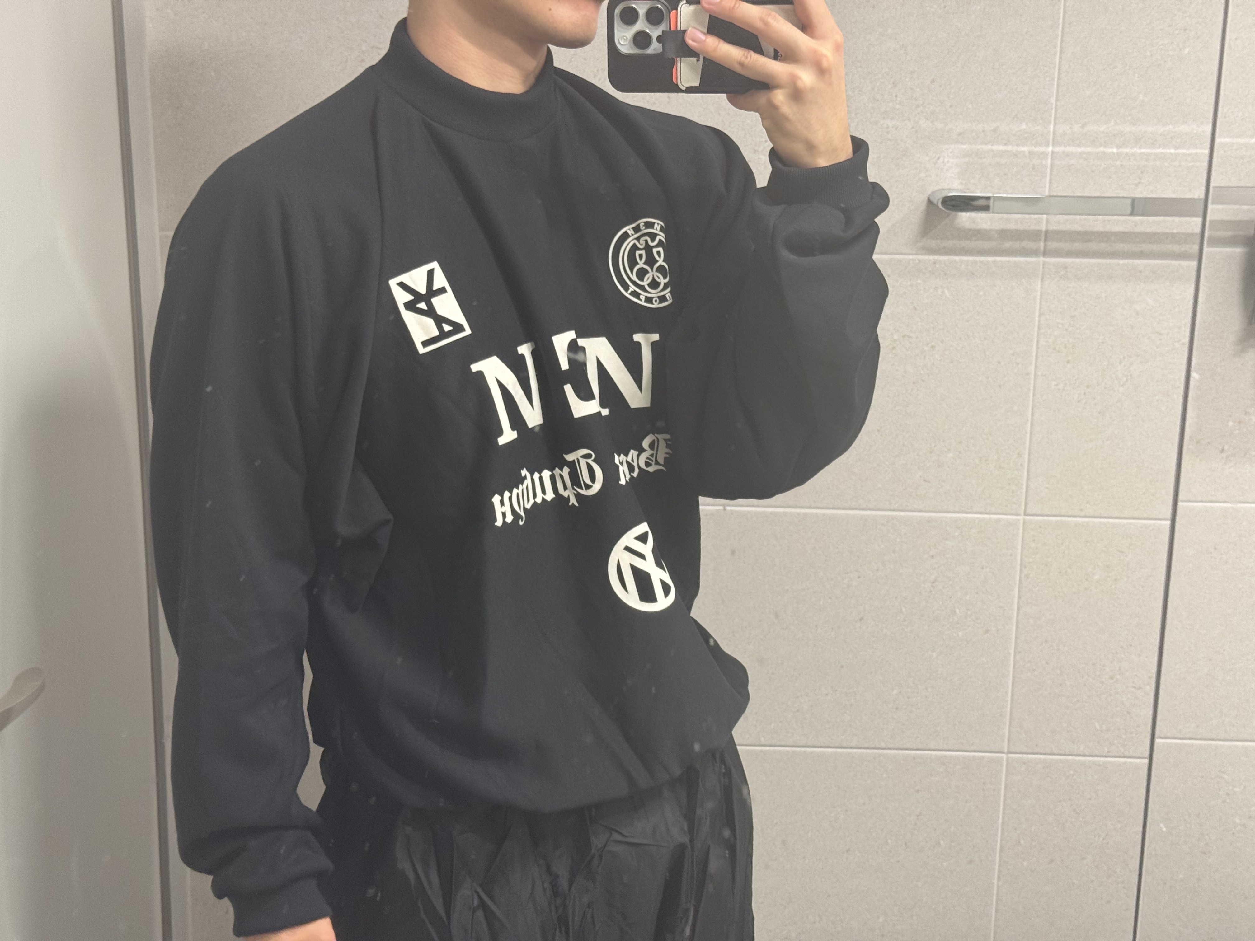 Yeezy SS-01 Black 착용 스타일 - 3