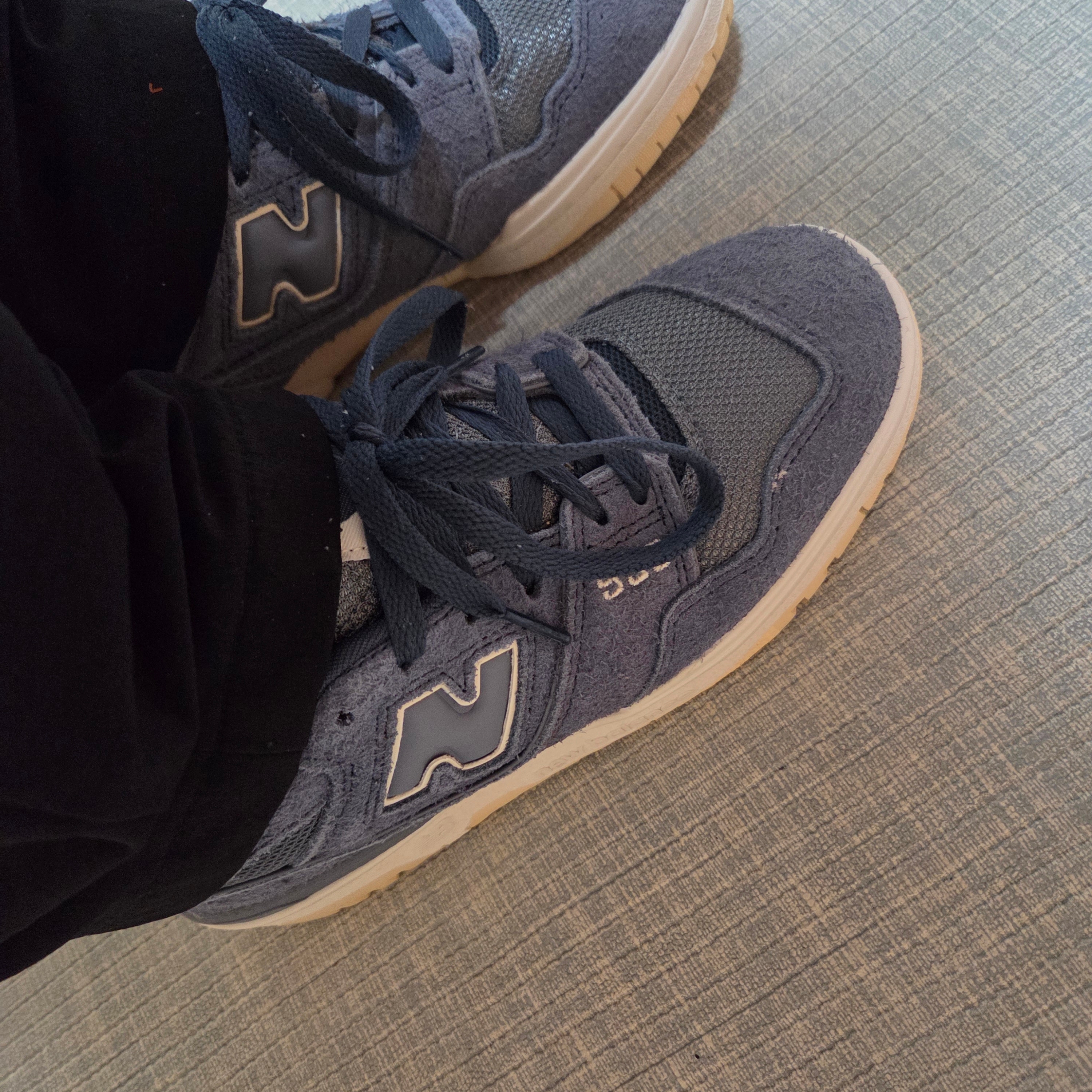 New Balance 550 Arctic Grey Vintage Indigo - 2E Wide 착용 스타일