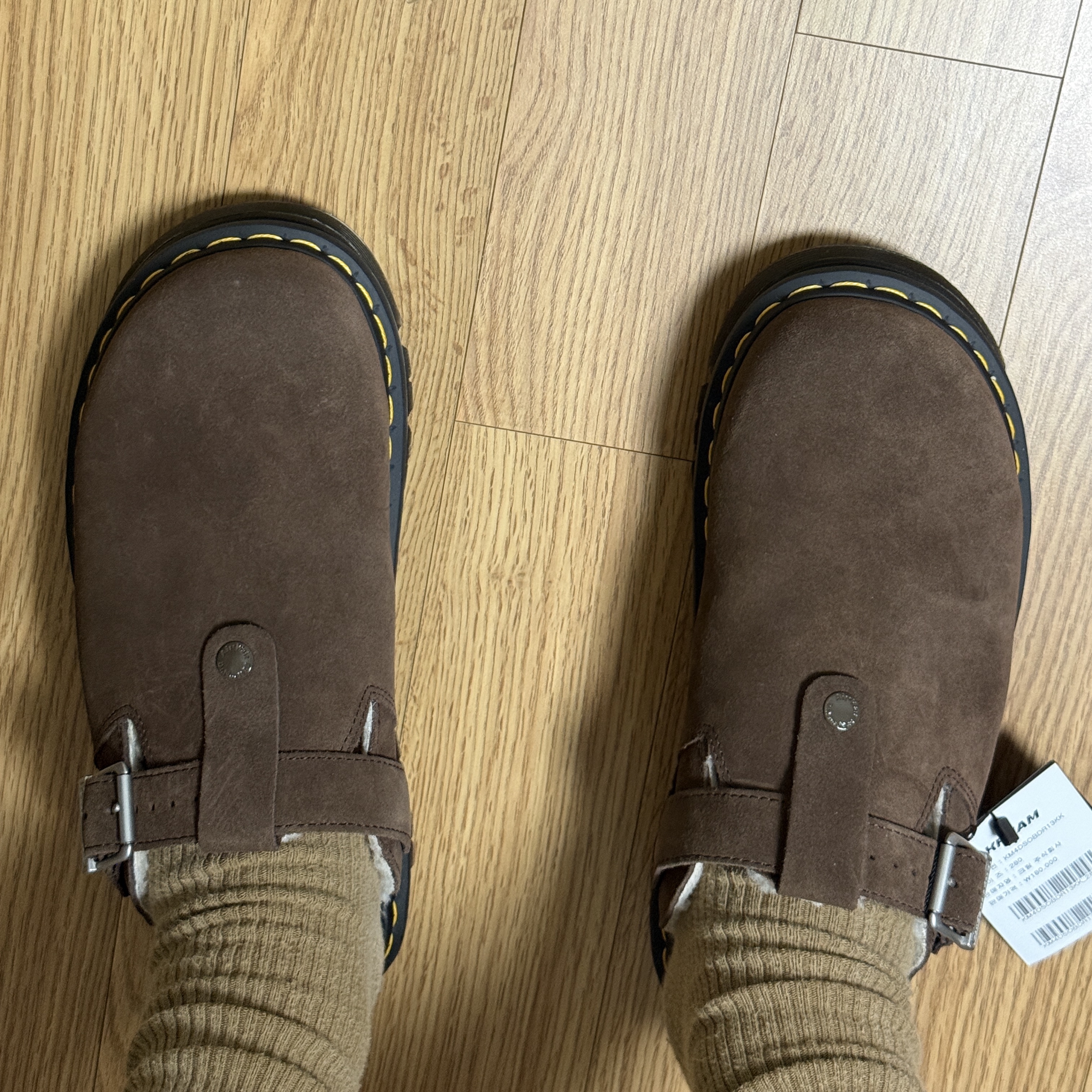 Dr. Martens Zebzag Suede Slingback Platform Mule Dark Brown - 24FW 착용 스타일 - 2