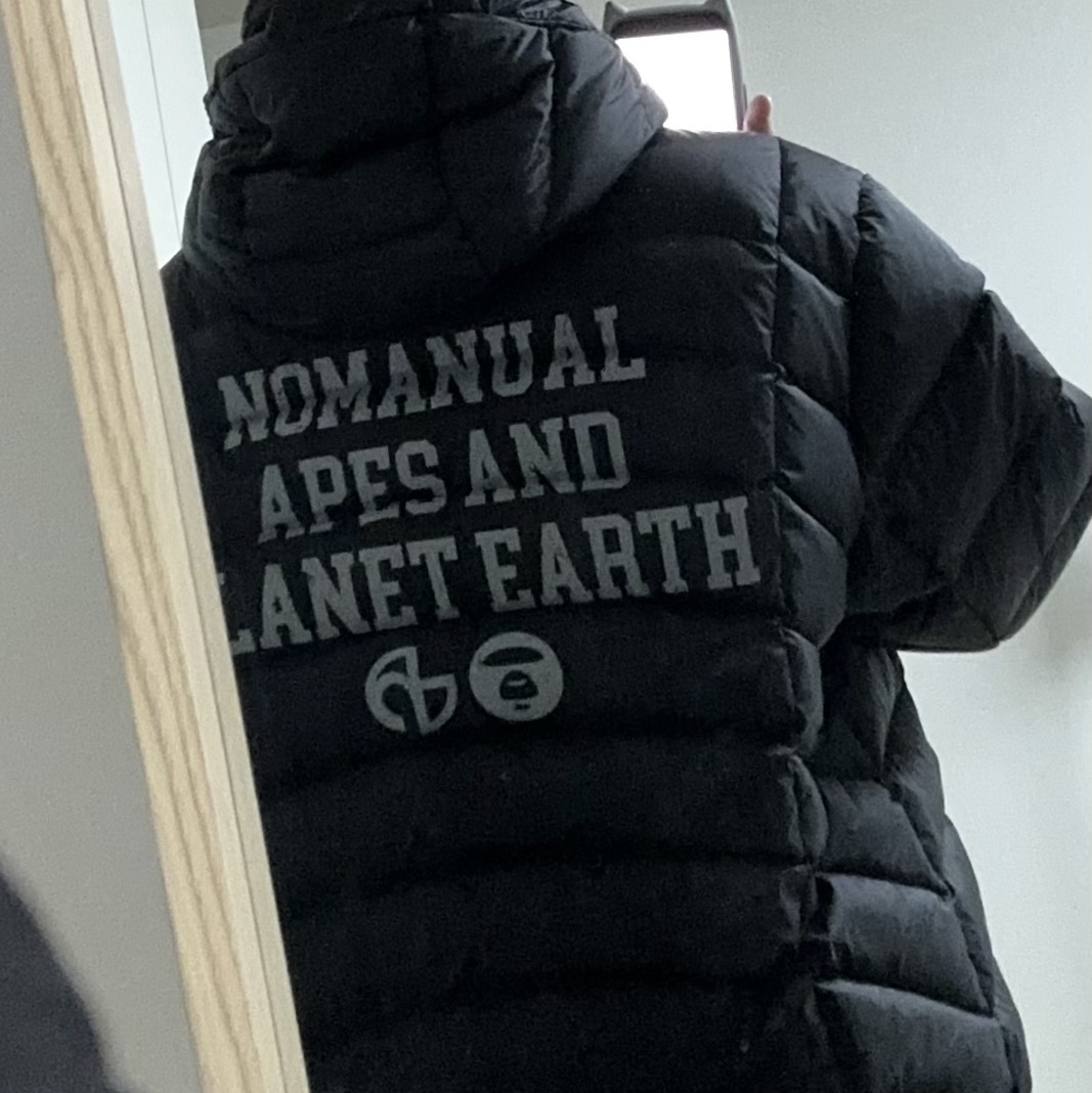 [KREAM 단독] NOMANUAL x AAPE Moonface Light Duck Down Black 착용 스타일 - 2