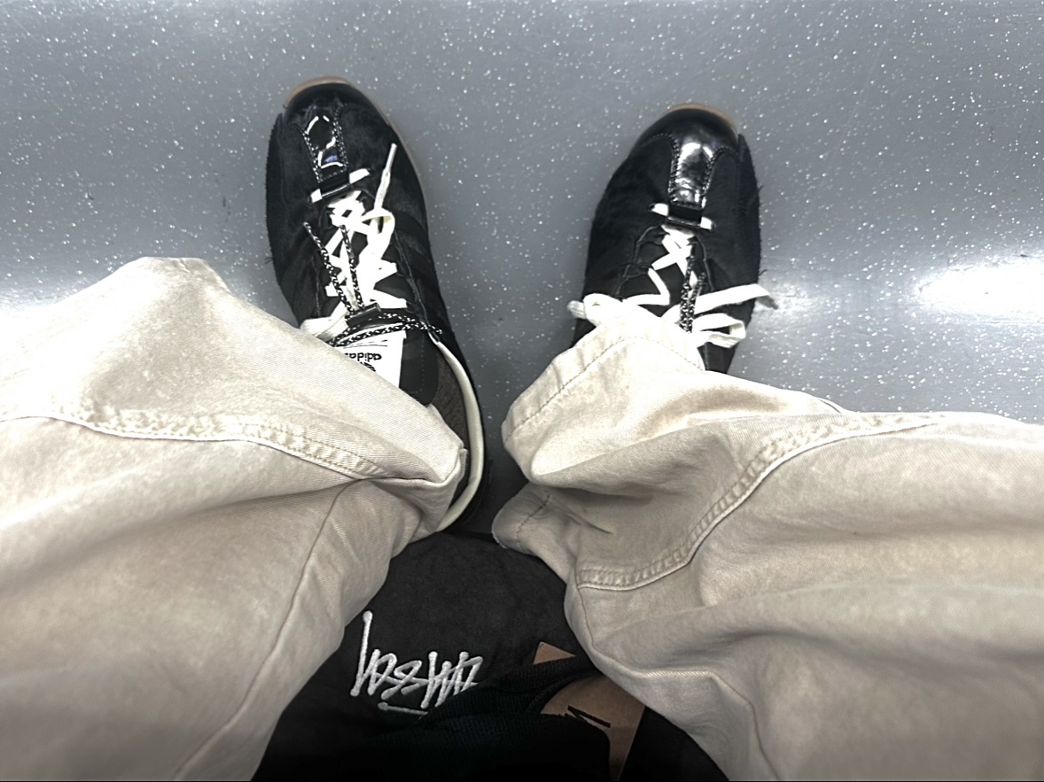 Adidas x Song for the Mute Country OG Core Black Cream White, Stussy Canvas Extra Large Tote Bag Washed Black 착용 스타일