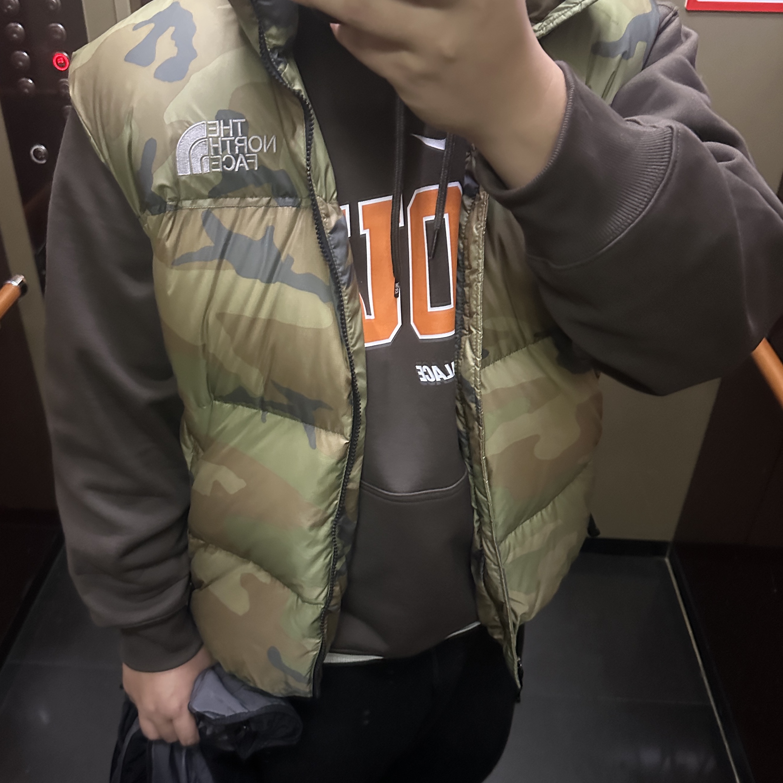 Palace x Nike Shop Hood Hongdae Brown - 25FW 착용 스타일