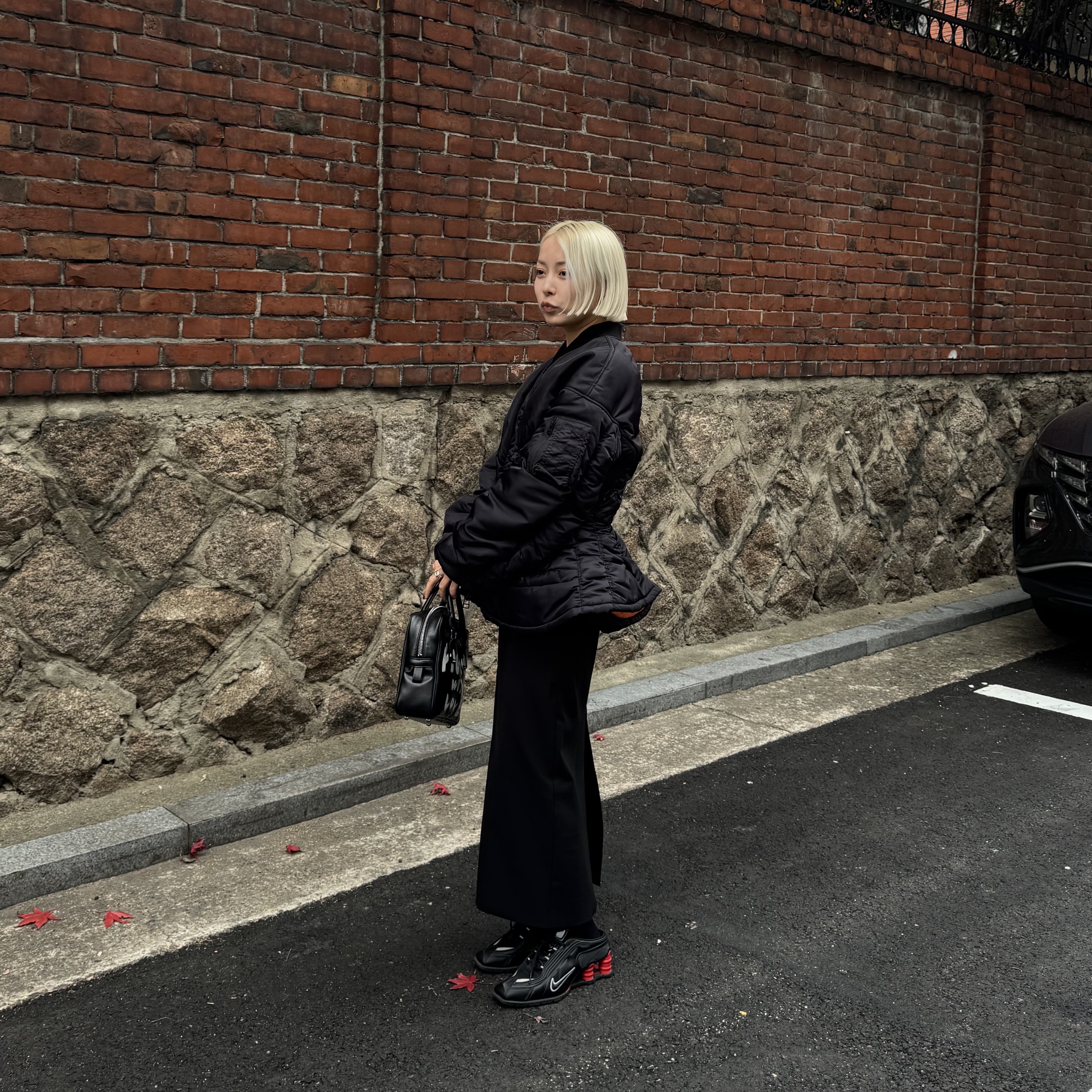 Comme des Garcons Girl Paint Bag Black, Nike x Martine Rose Shox MR4 Black 착용 스타일 - 1