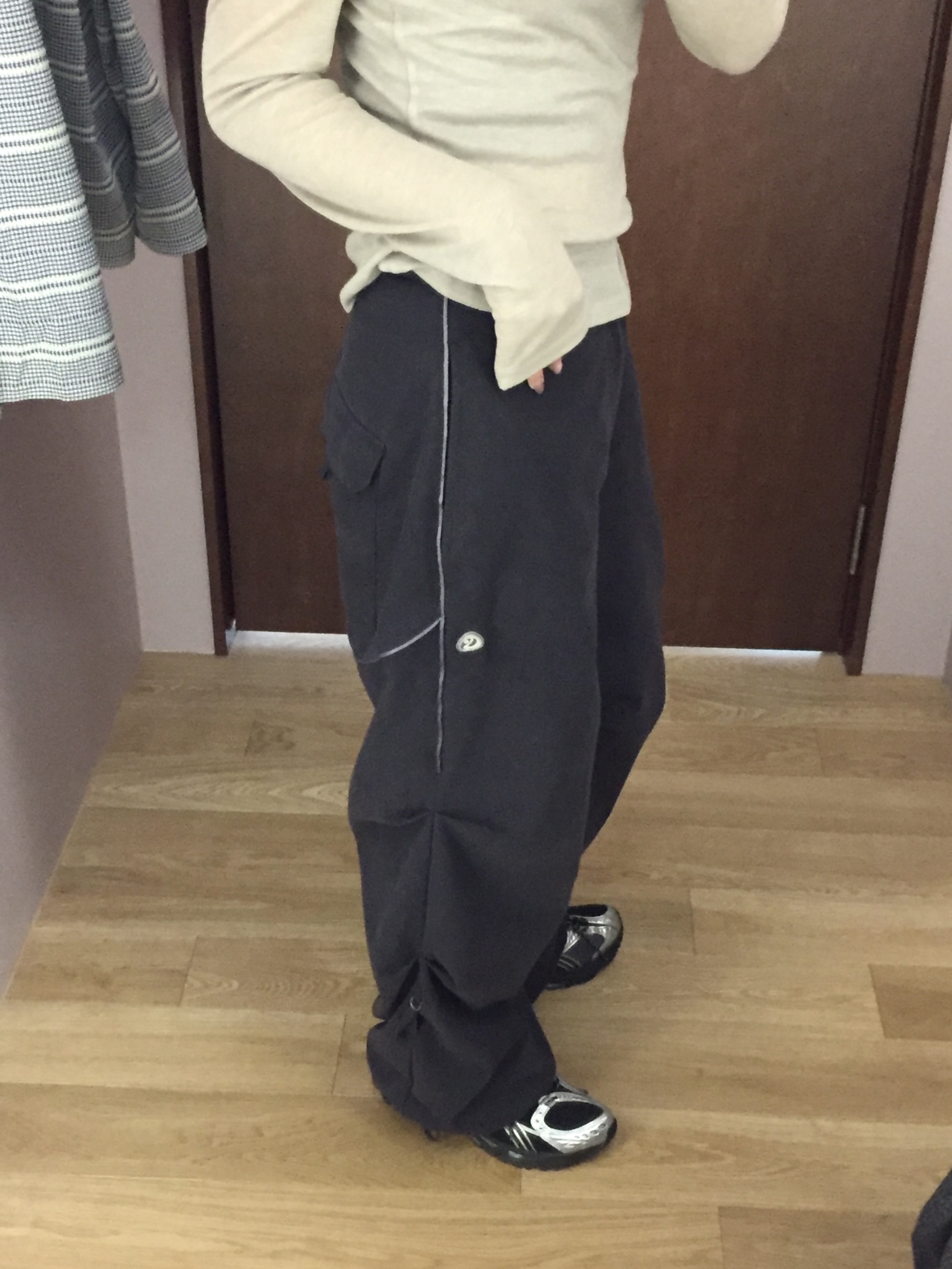 (W) Coyseio Strap Line Pants Black 착용 스타일 - 2